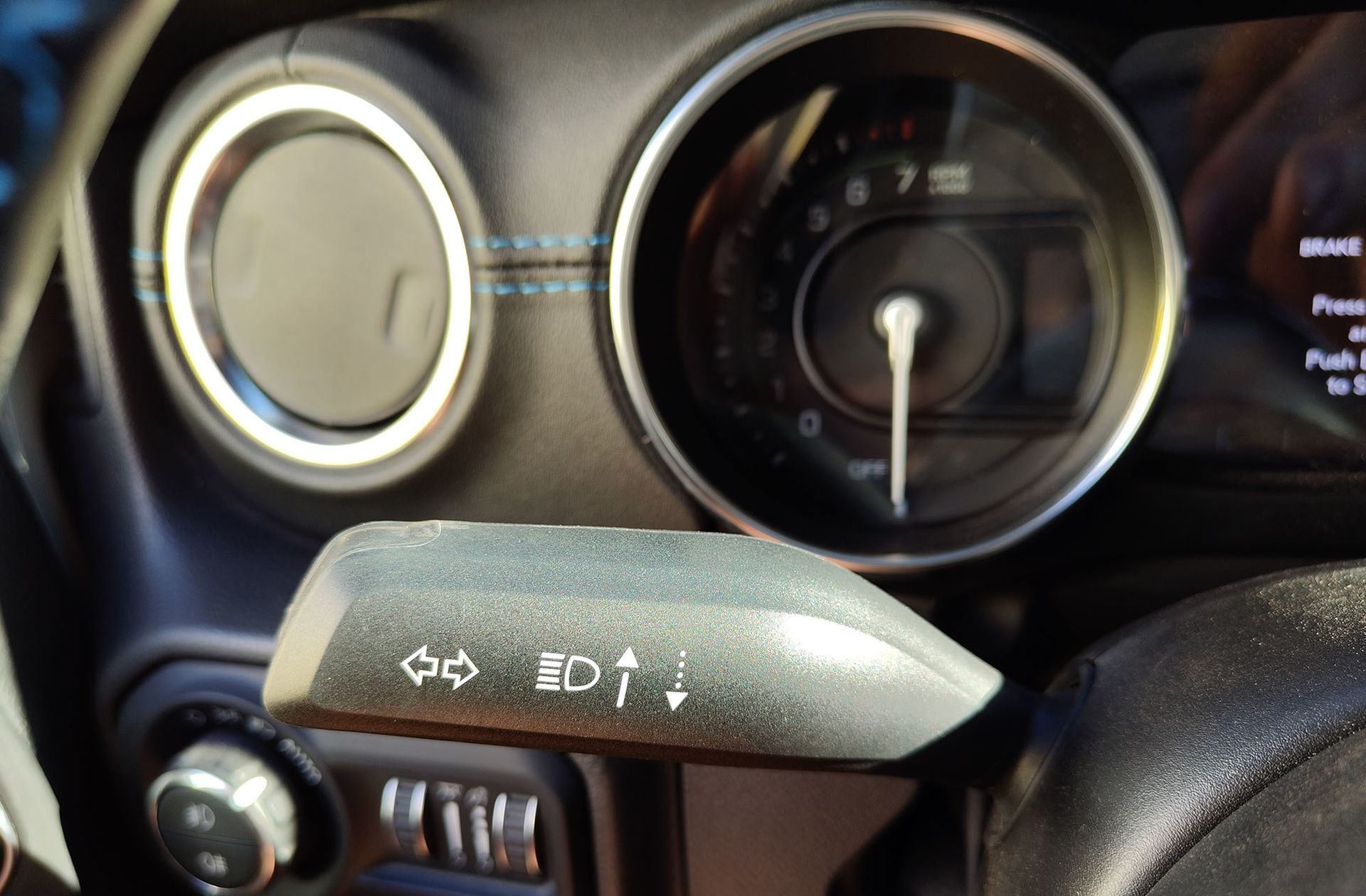 Jeep Wrangler 2.0 Rubicon 8ATX - foto 28