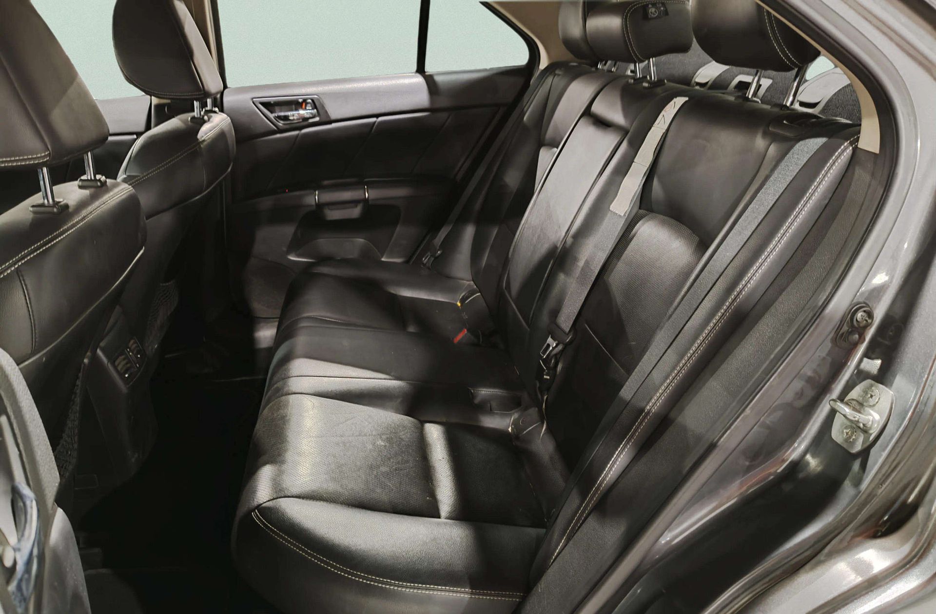 Suzuki Kizashi 2.4 Sport - foto 13