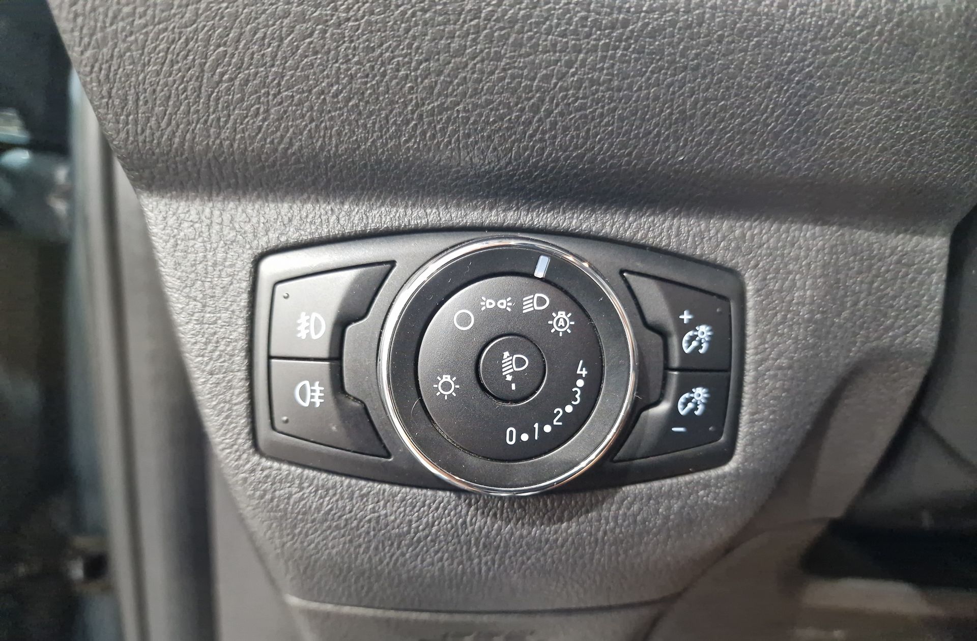 Ford Tourneo Courier 1.0 EcoBoost Titanium - foto 21