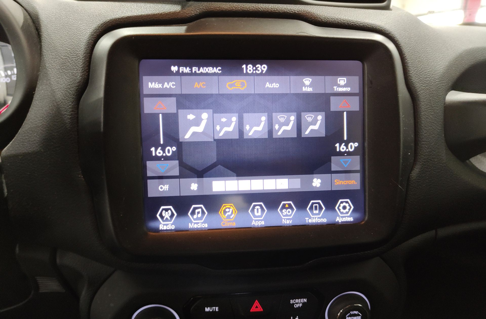 Jeep Renegade 1.0G Limited 4x2 - foto 32