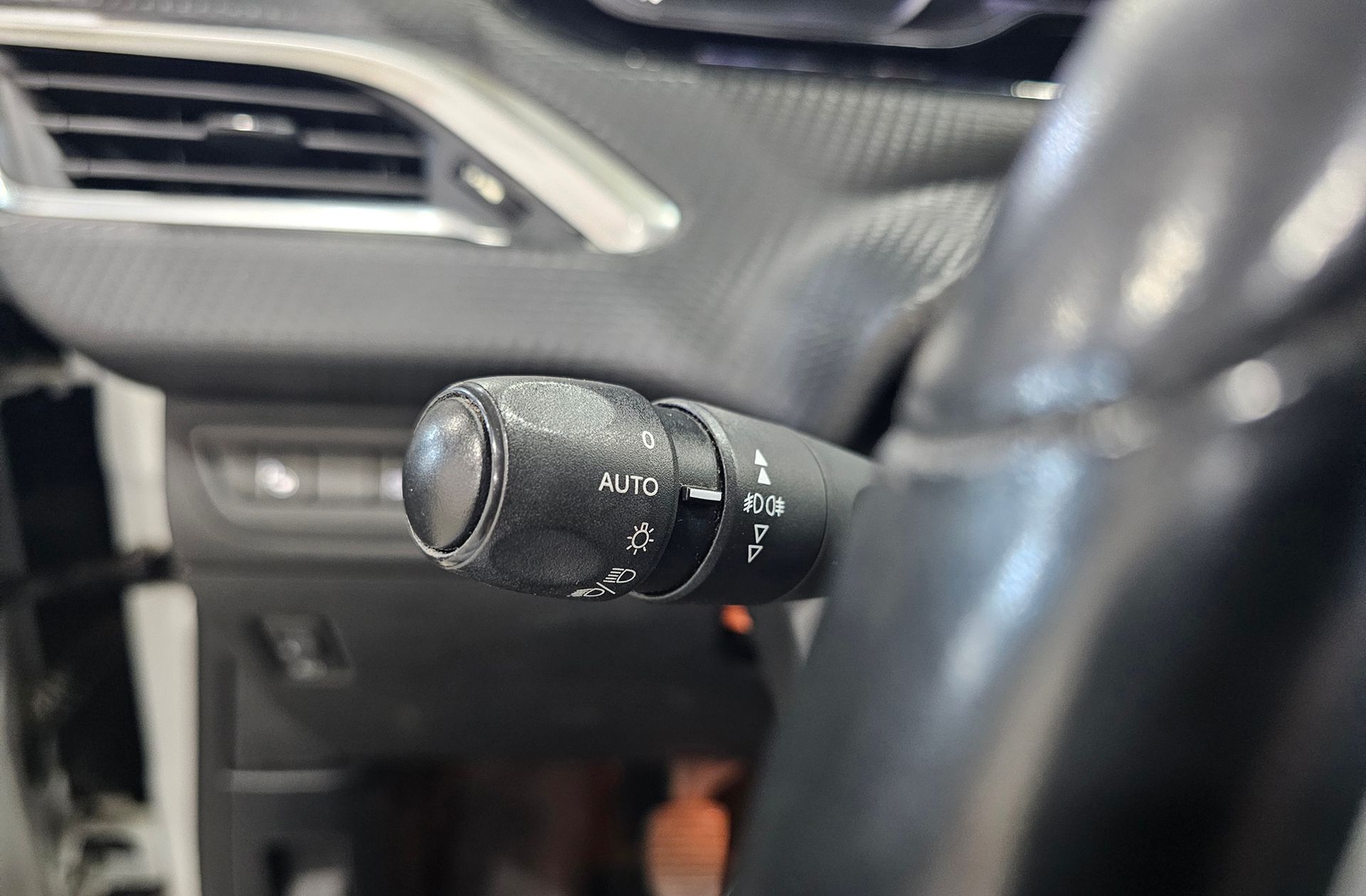 Peugeot 208 BlueHDi 100 Tech Edition - foto 24