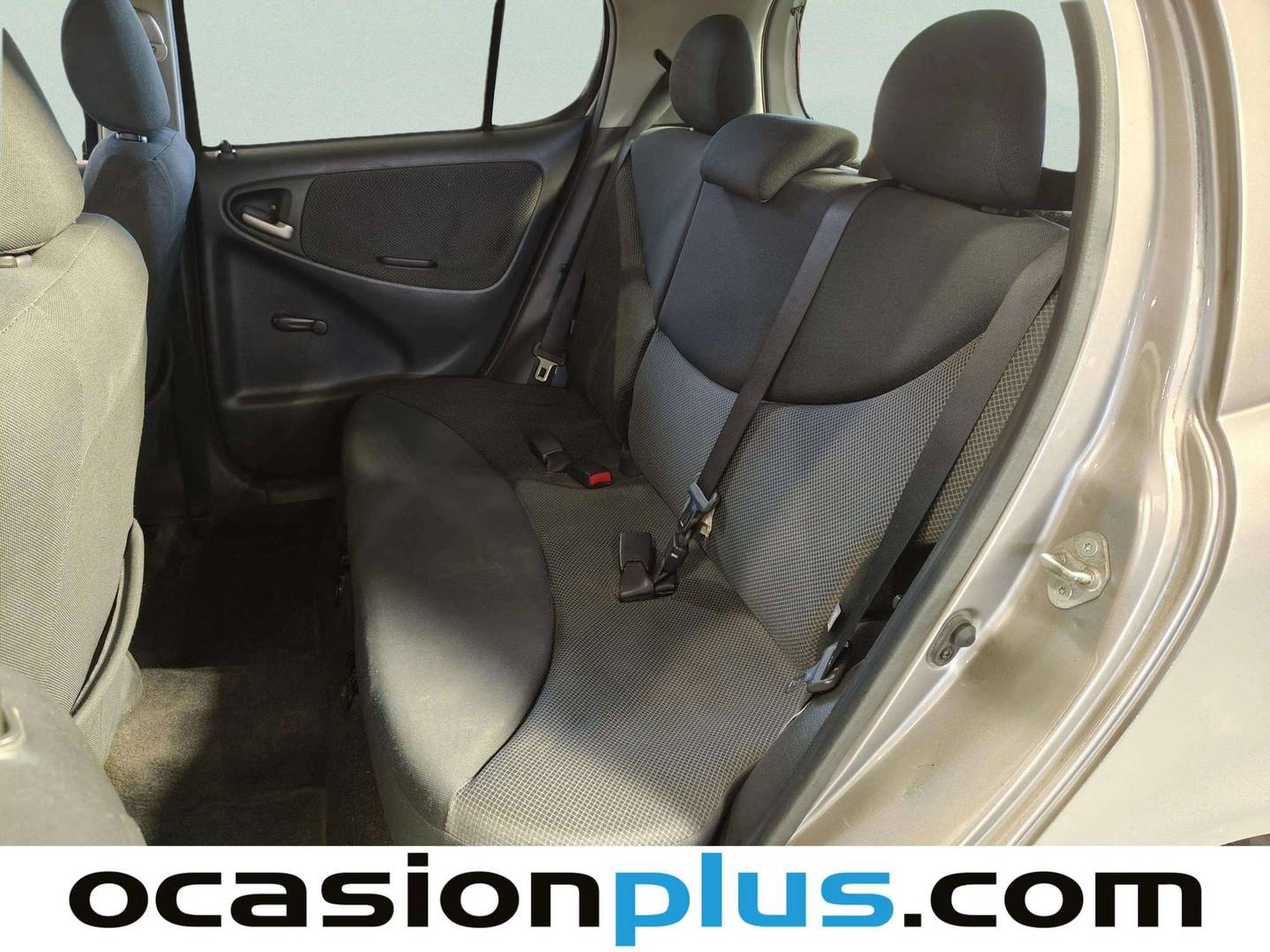 Foto asientos traseros Toyota Yaris Toyota Yaris 1.3 VVT-i Sol (87 CV)