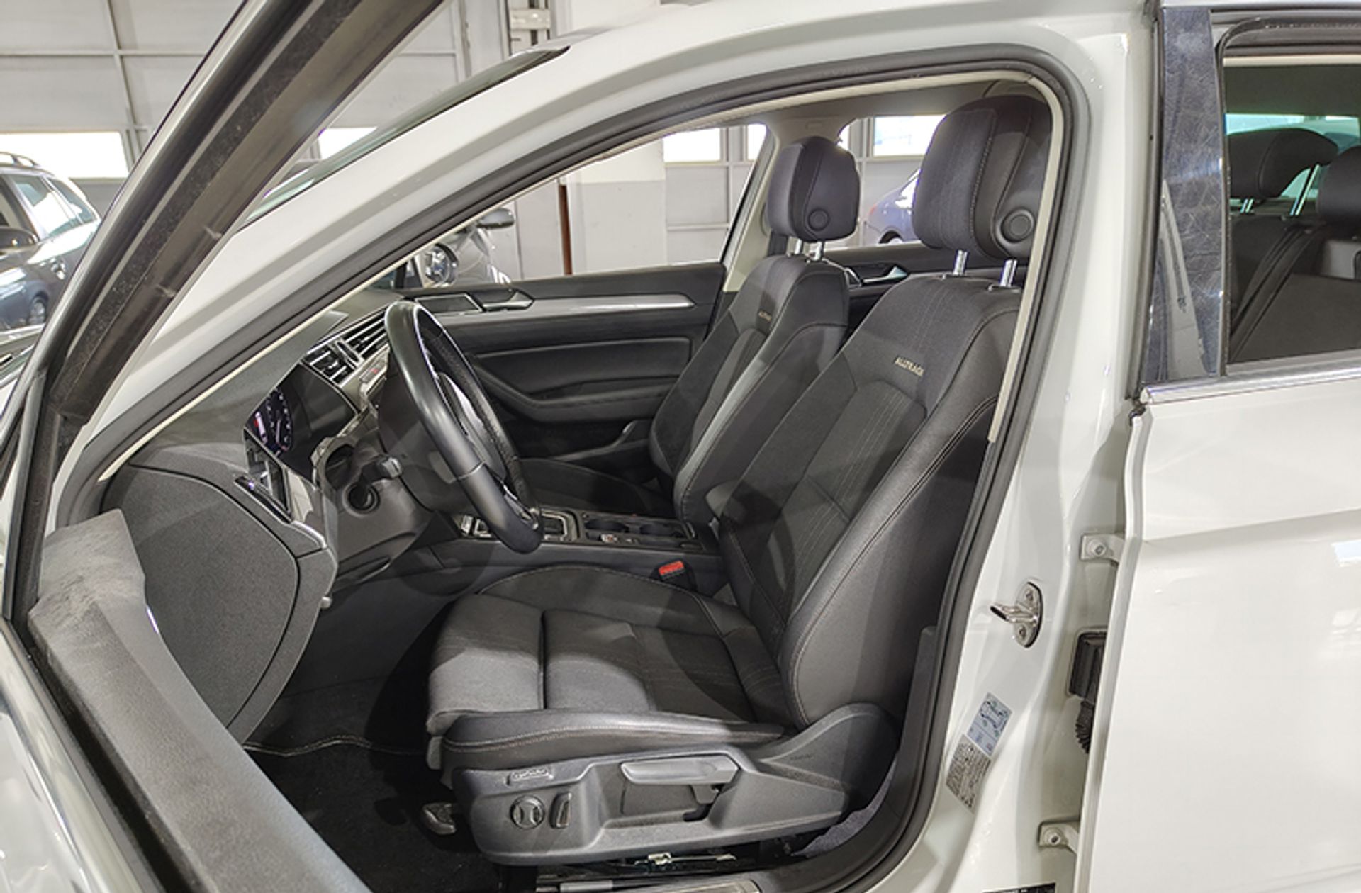 Volkswagen Passat Alltrack 2.0 TDI BMT 4Motion DSG - foto 11