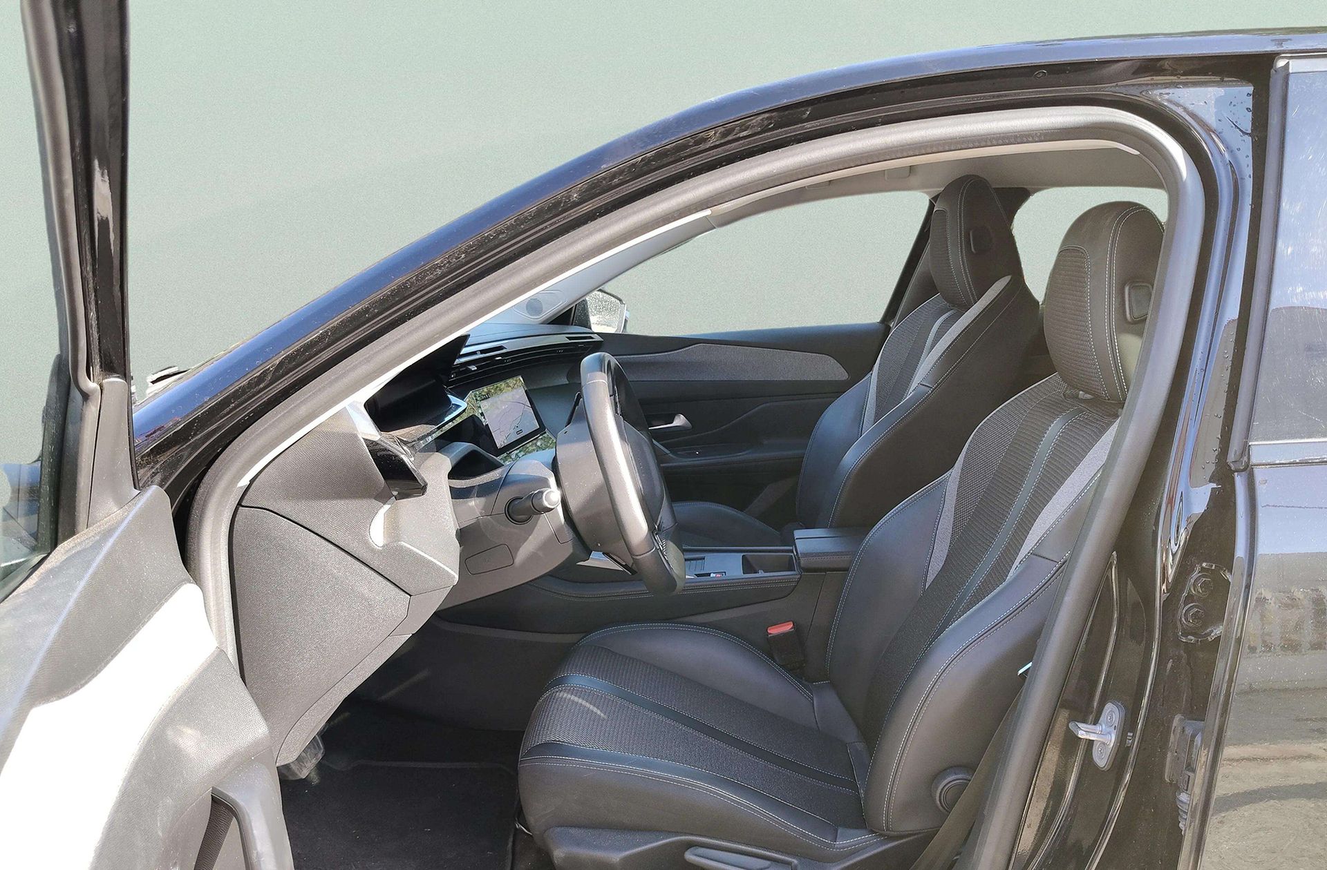 Peugeot 308 BlueHDi 130 Allure EAT8 - foto 12