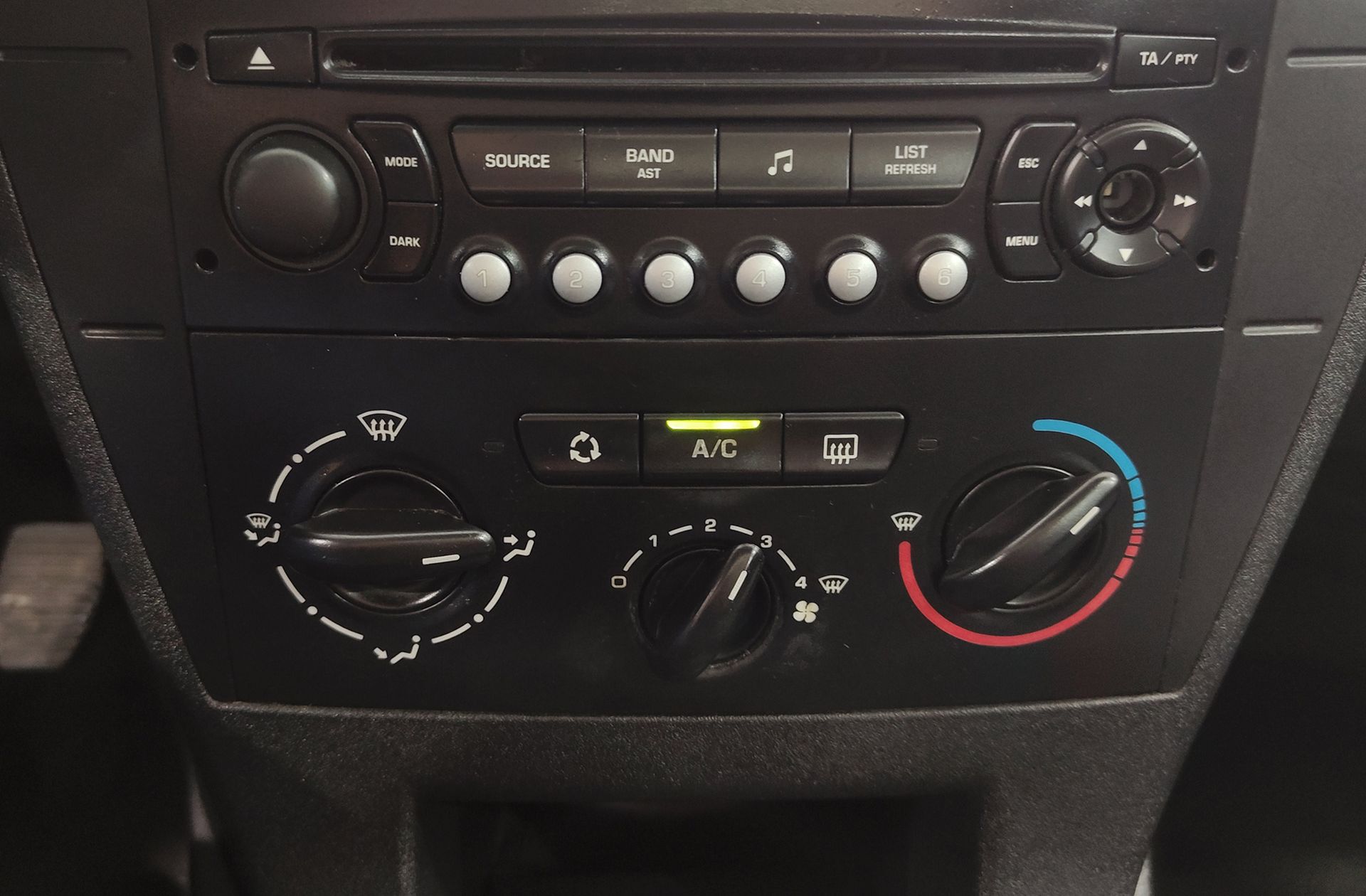 Citroën C4 1.6 HDi LX - foto 27