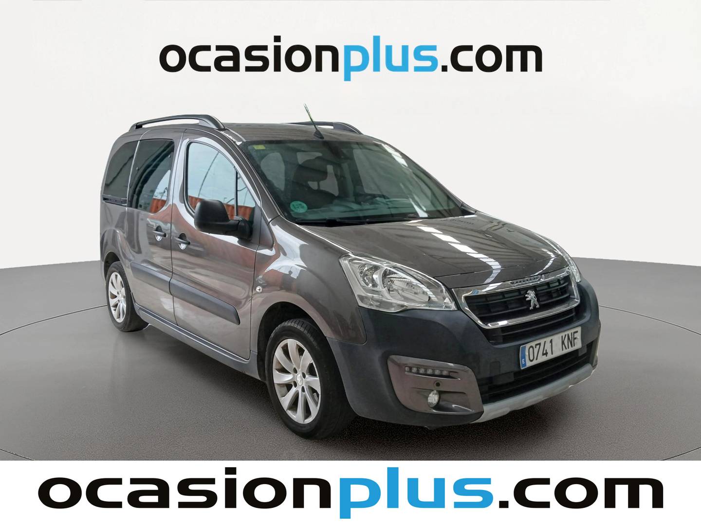 Foto delantera Peugeot Partner Peugeot Partner Tepee Combi 1.2 PureTech Adventure Edition (110 CV) derecha
