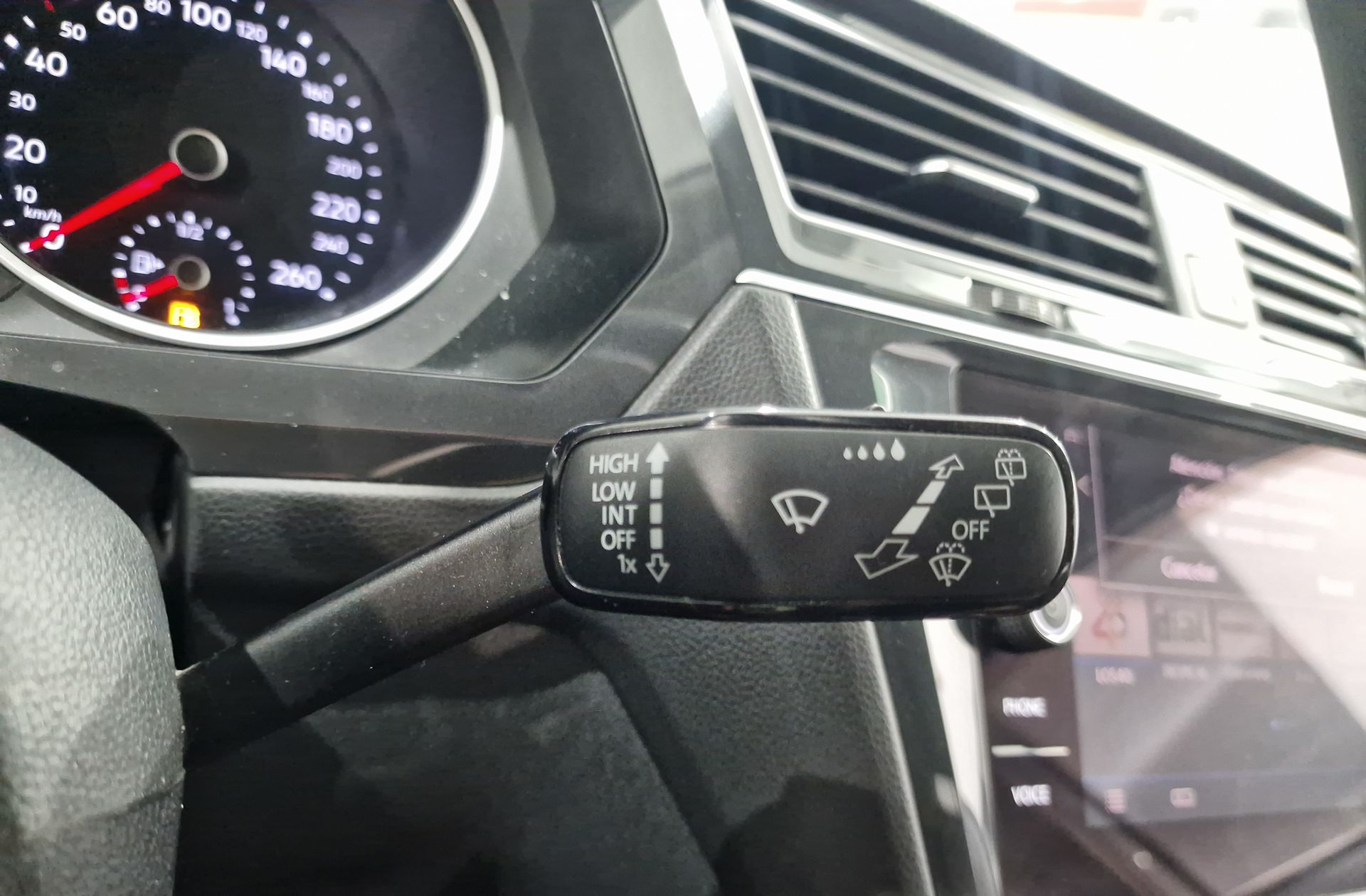 Volkswagen Tiguan Advance 2.0 TDI Pack R-Line - foto 31