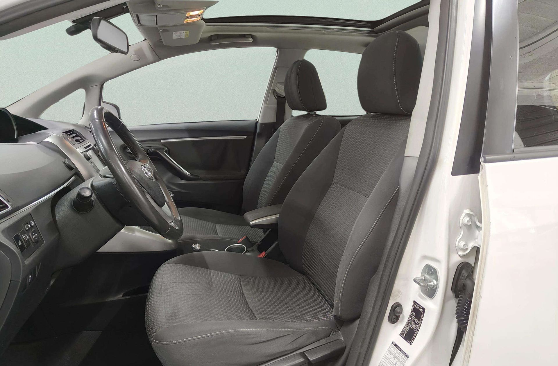 Toyota Verso 115D Advance 7 plazas - foto 12