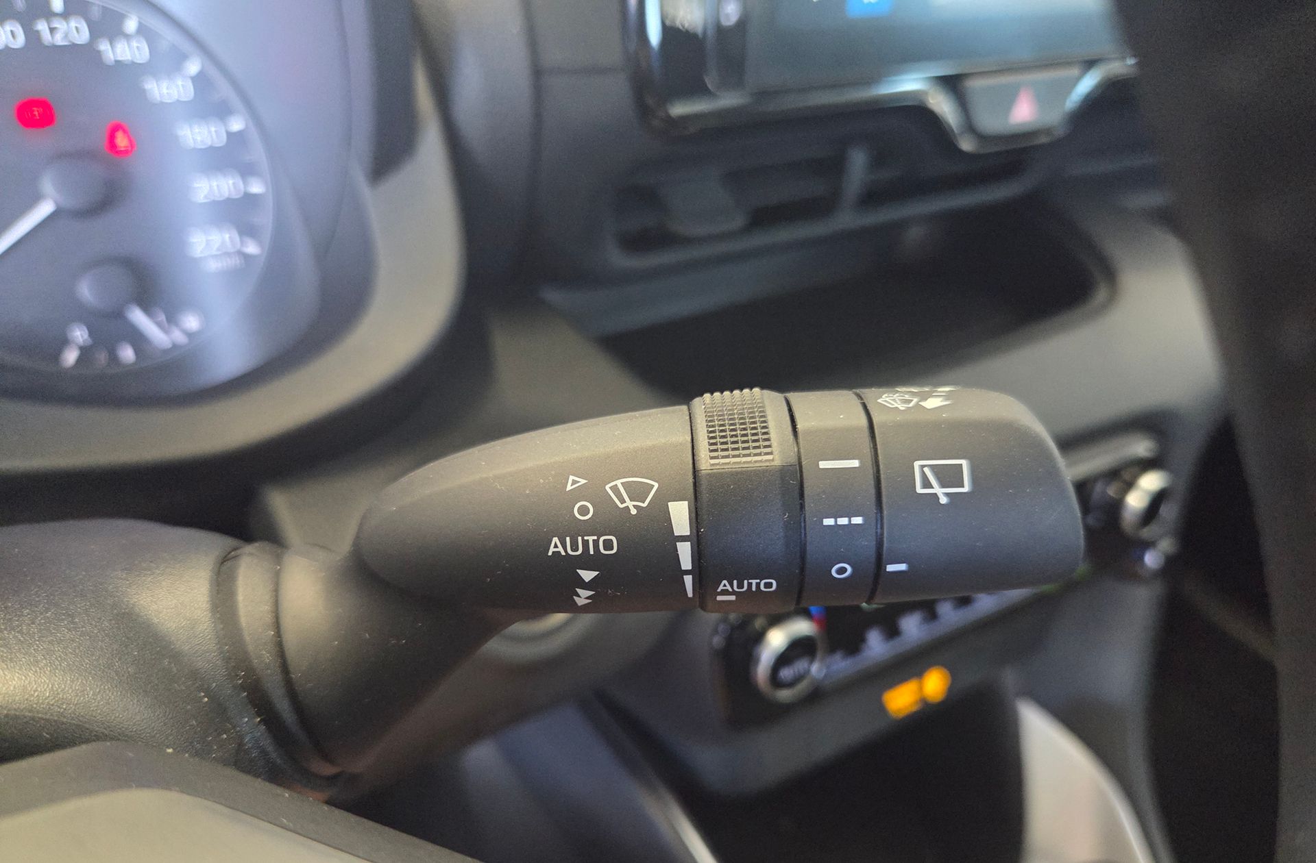 Toyota Yaris 120H Active Plus - foto 24