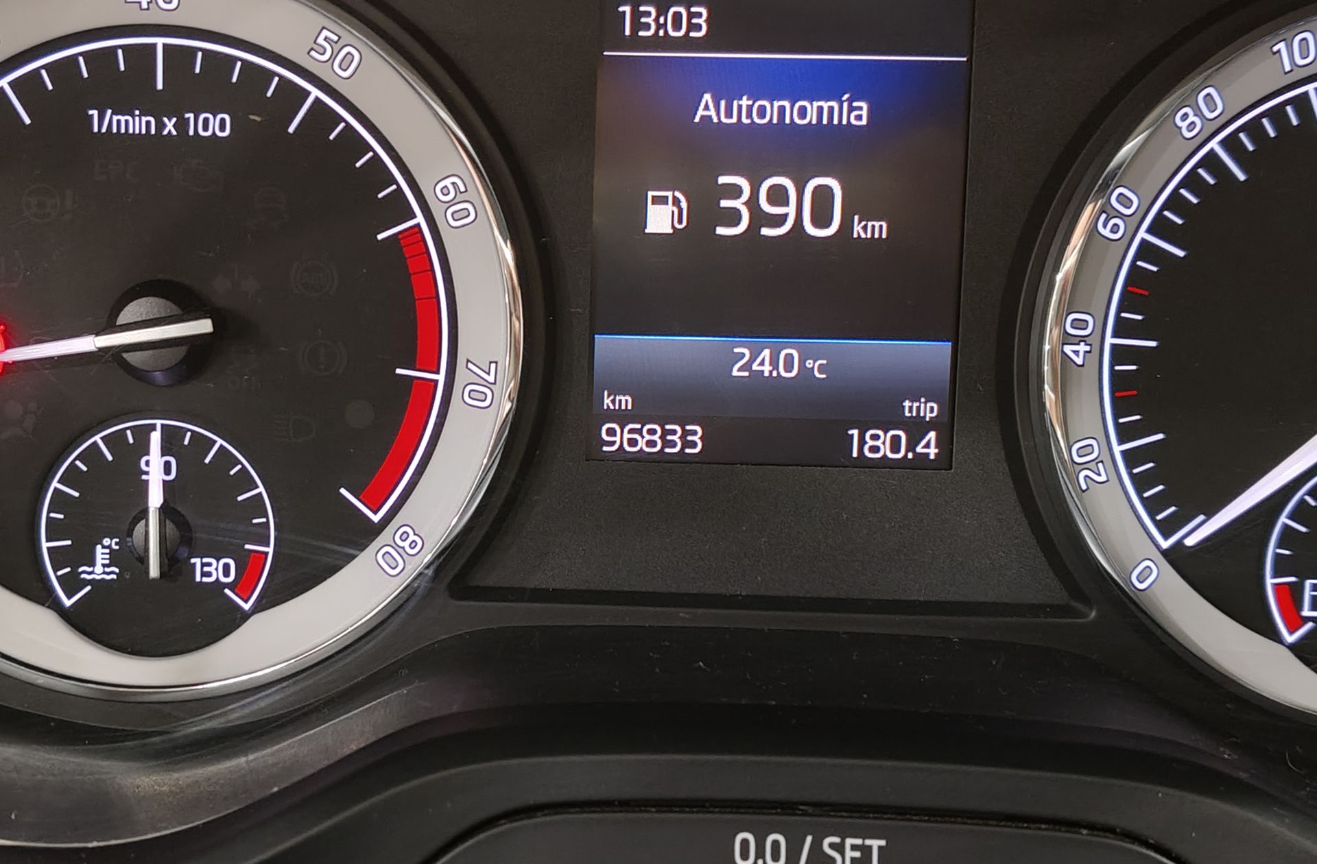 Škoda Karoq 1.0 TSI Ambition - foto 9