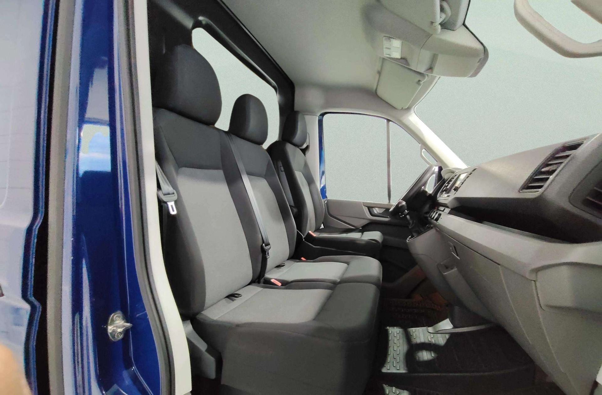 Volkswagen Crafter 30 Furgón Batalla Media TN 2.0 TDI 3 plazas - foto 31