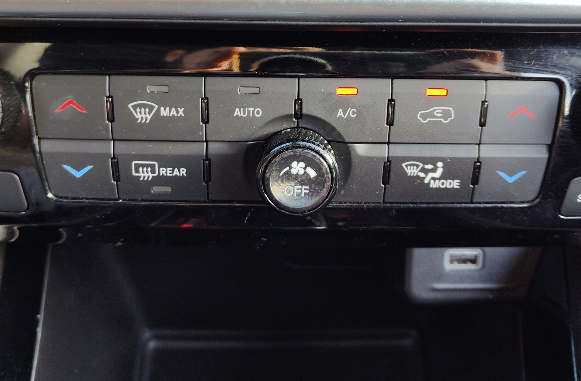 Jeep Compass 1.5 MHEV eHybrid Longitude DCT - foto 8