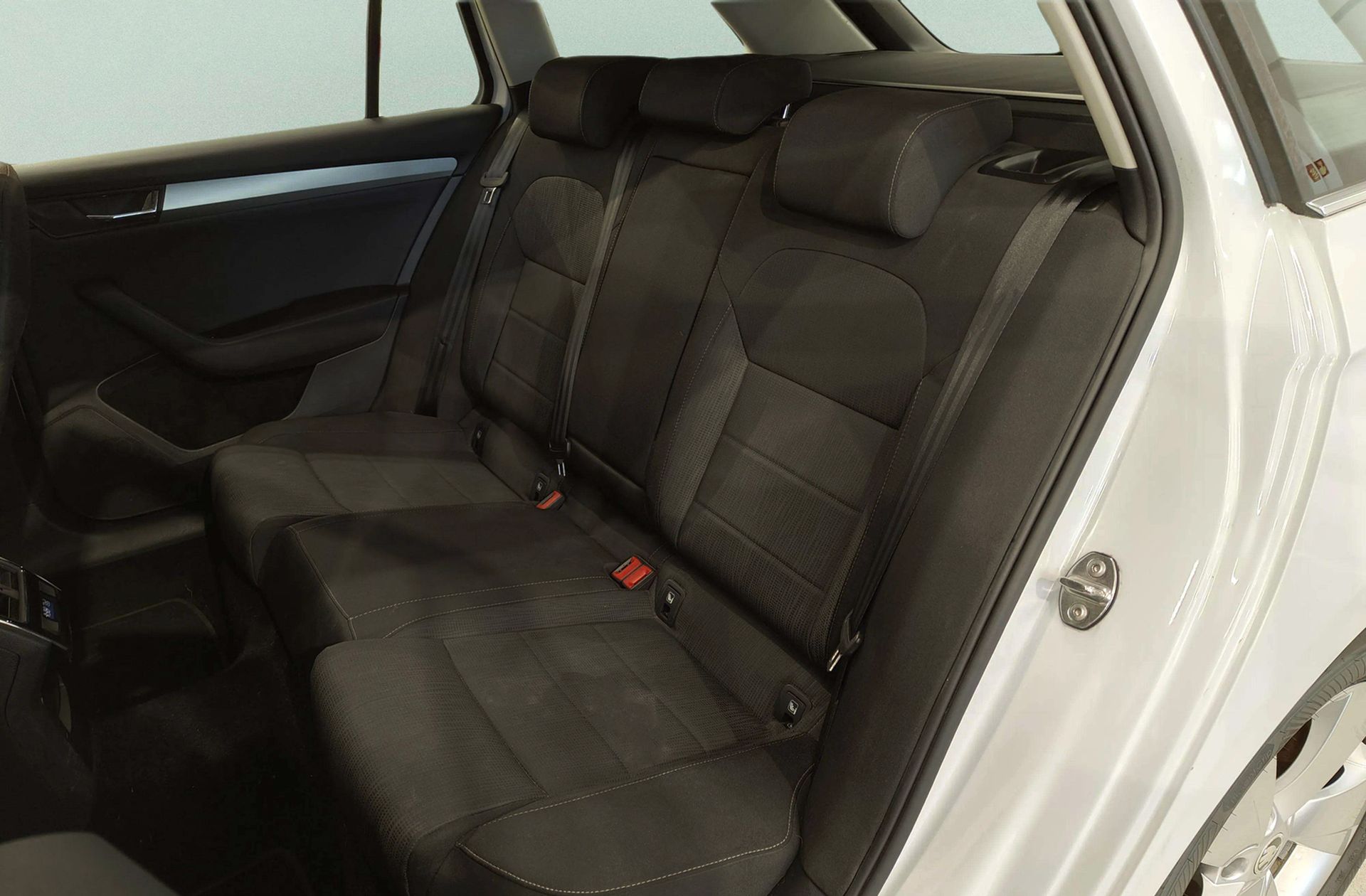 Škoda Superb Combi 2.0 TDI Ambition - foto 14