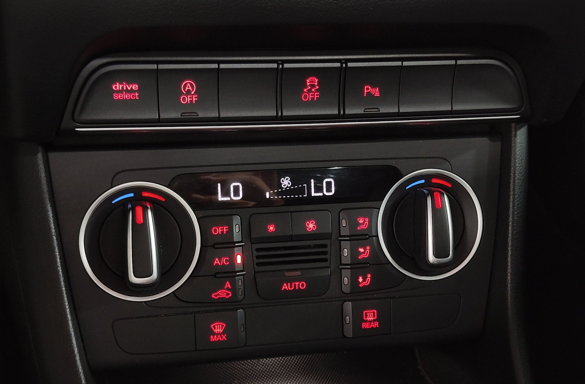 Audi Q3 Design Edition 1.4 TFSI CoD S tronic - foto 44