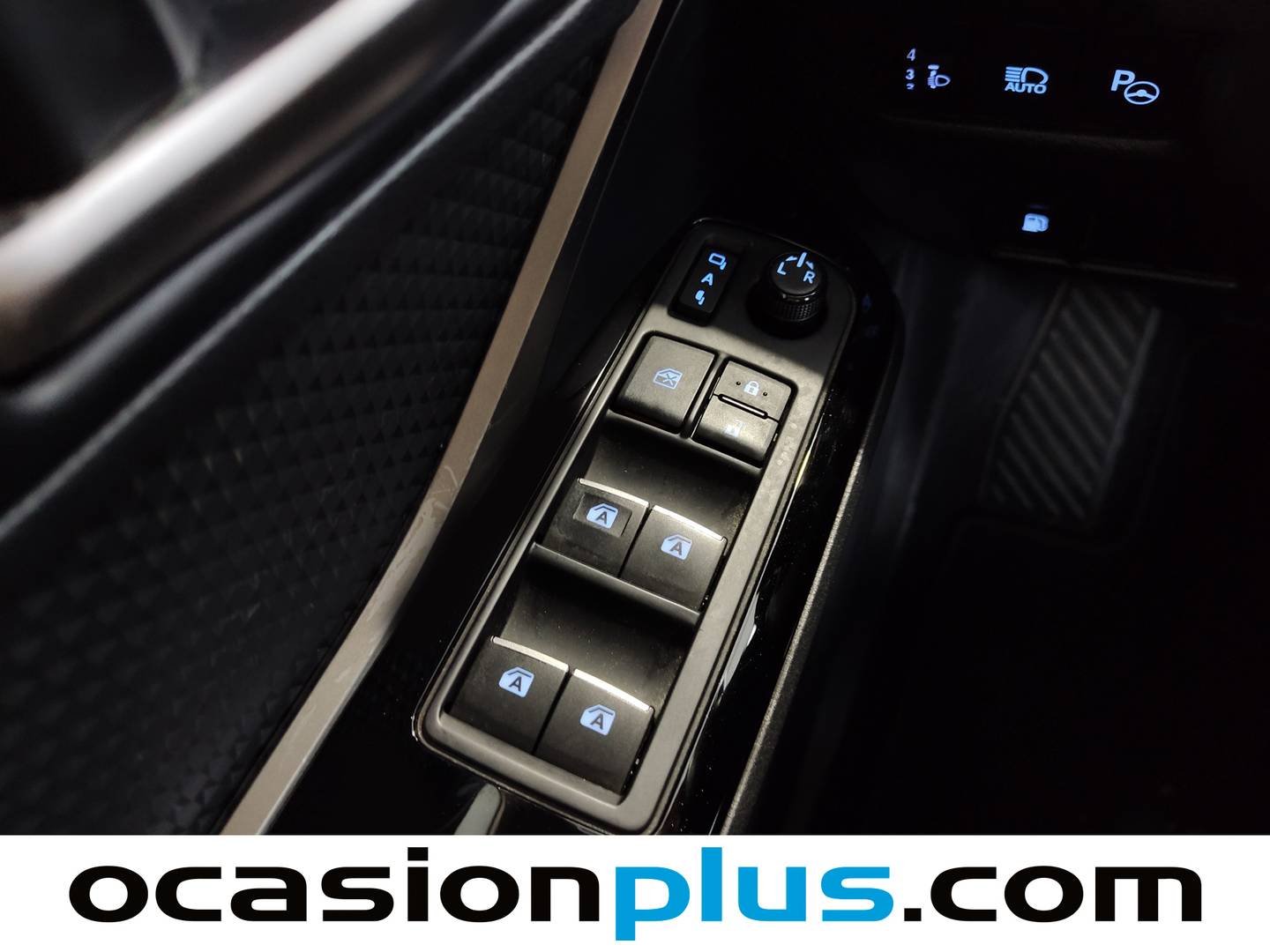 Foto Toyota C-HR Toyota C-HR 1.8 125H Advance (122 CV)