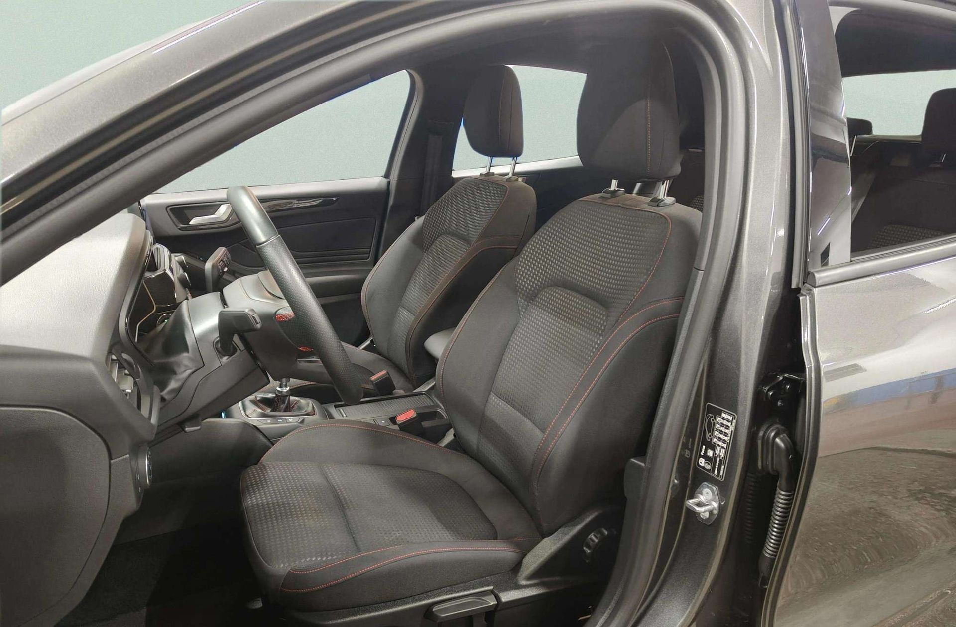 Ford Focus 1.0 EcoBoost MHEV ST-Line - foto 11