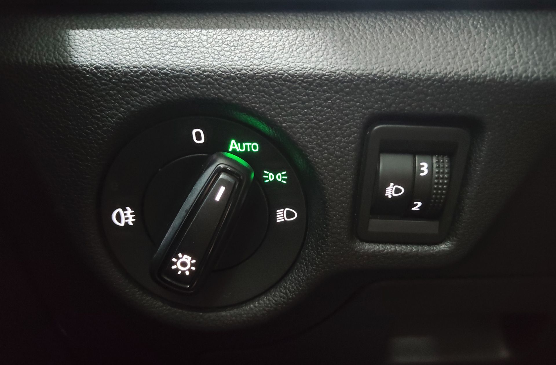 Škoda Kamiq 1.0 TSI Active - foto 23