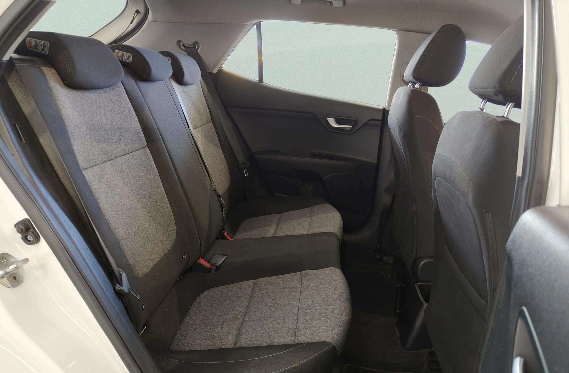 Kia Stonic 1.0 T-GDi Concept - foto 14
