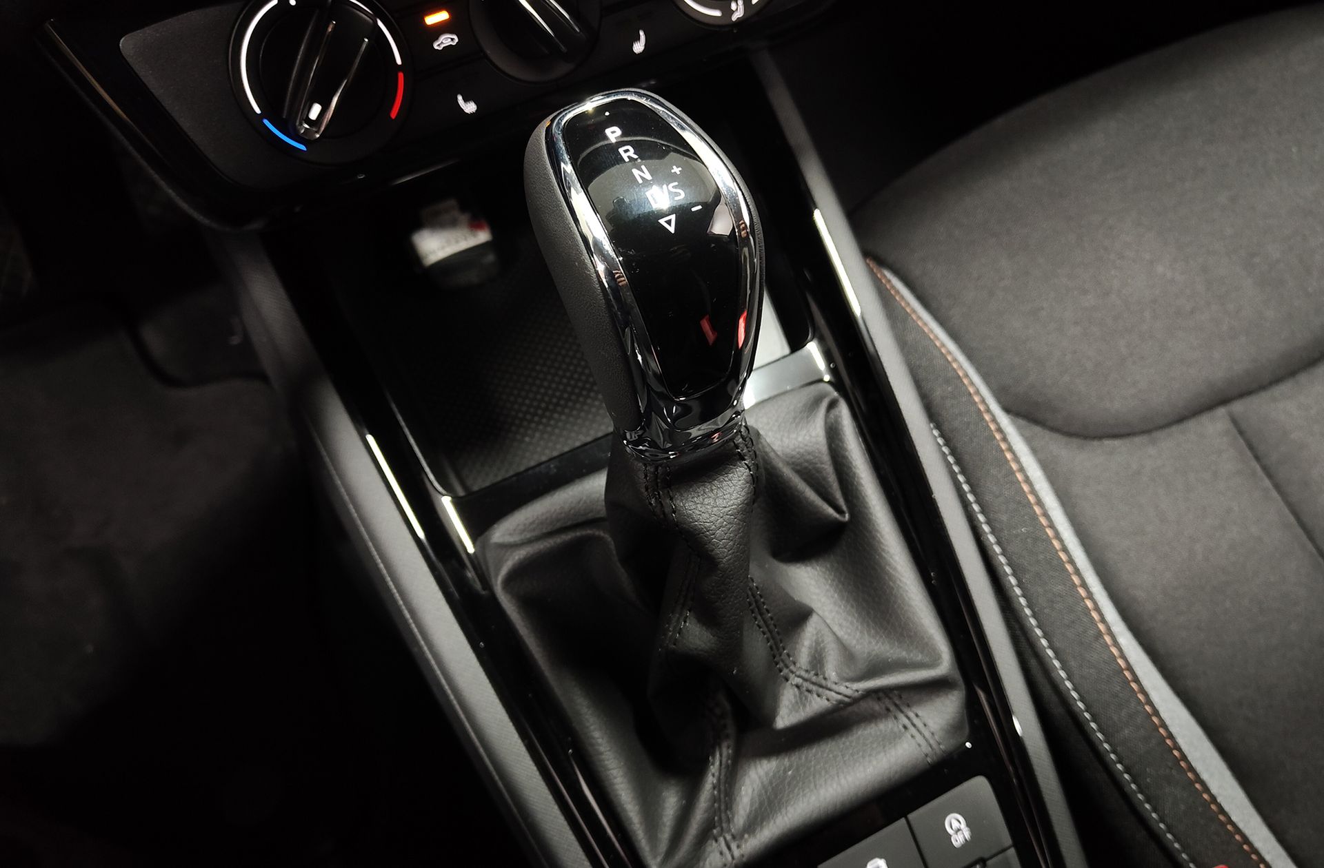 Škoda Kamiq 1.0 TSI Selection DSG - foto 5