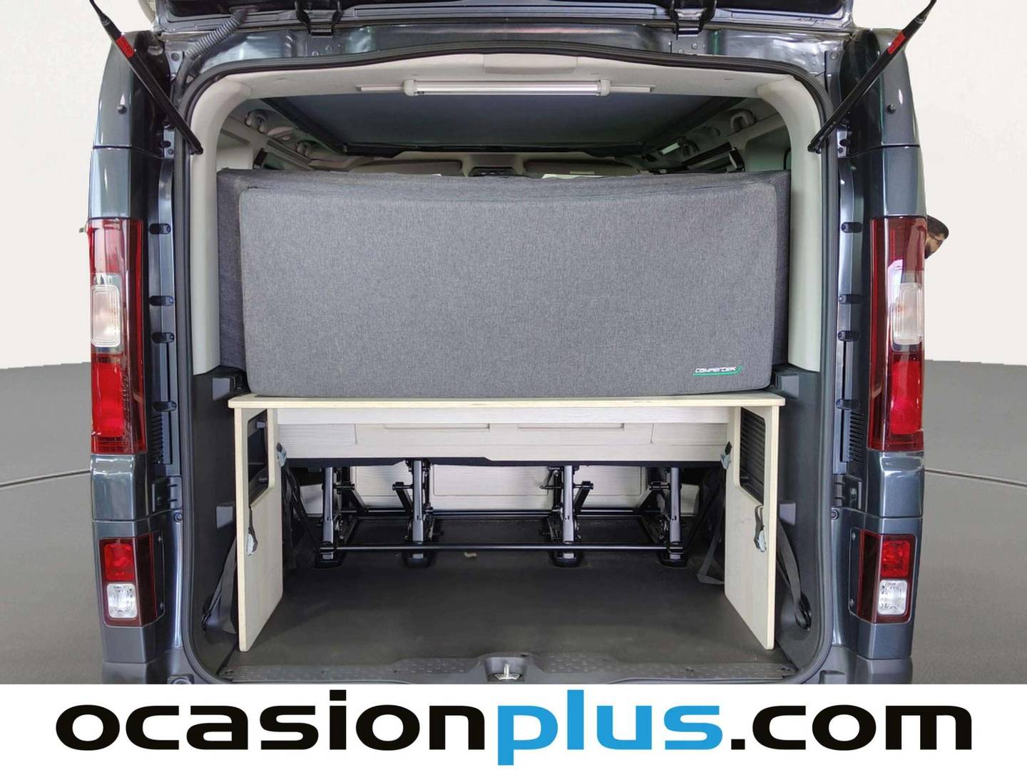 Foto asientos traseros Renault Trafic Renault Trafic Authentic Energy Blue dCi (150 CV) Semi-camperizada 5 Plazas