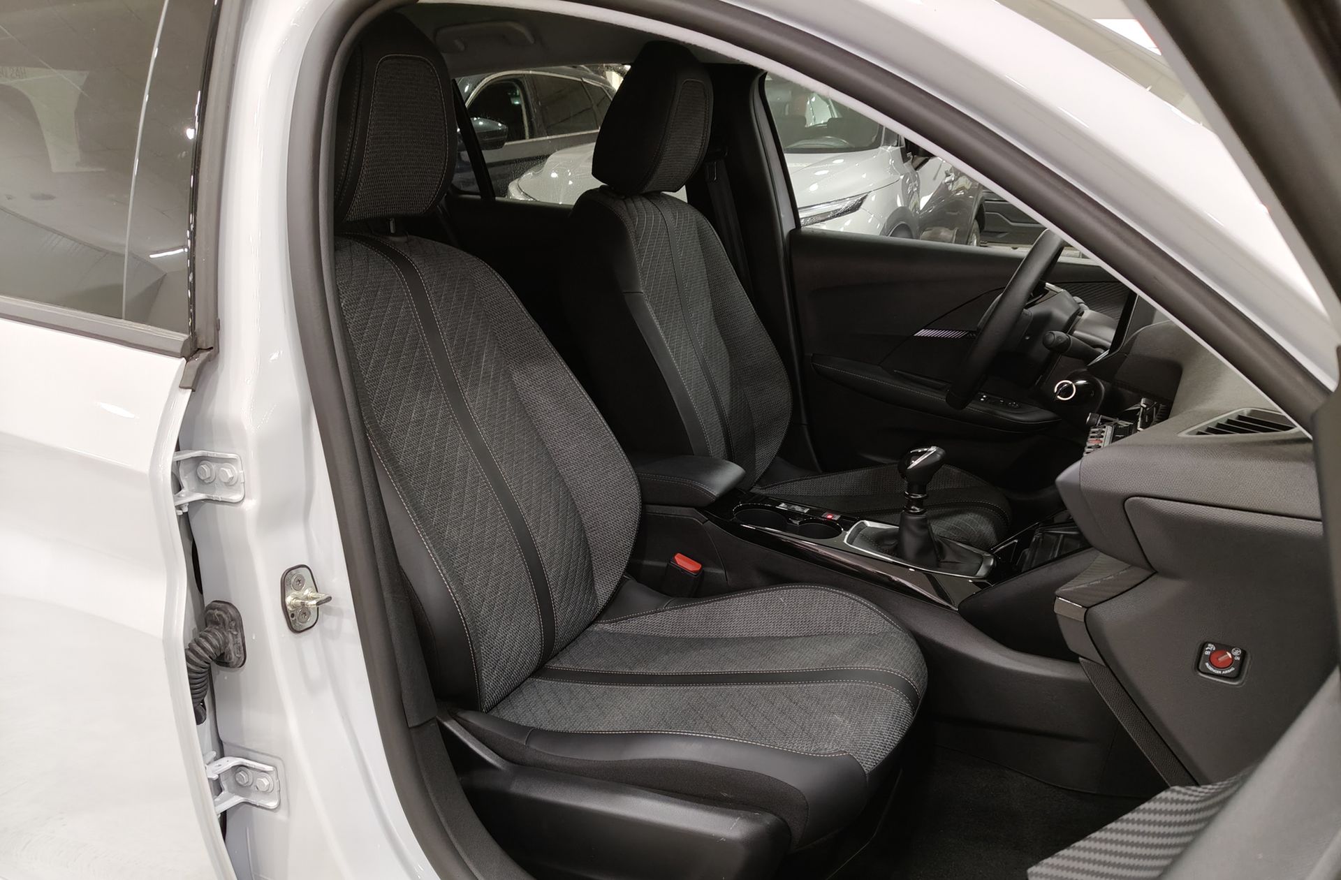 Peugeot 208 PureTech 100 Allure - foto 17