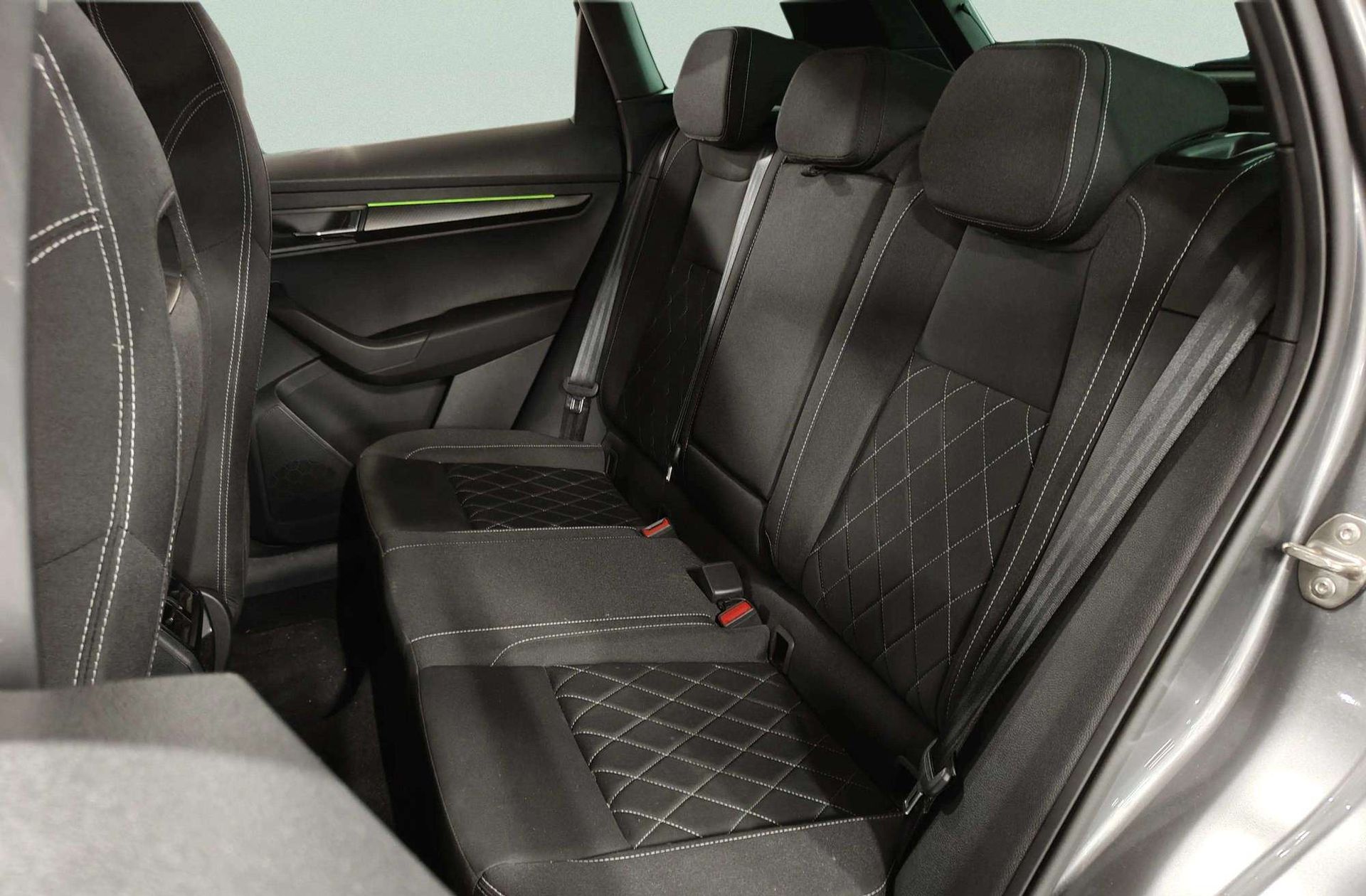 Škoda Karoq 1.5 TSI ACT Sportline DSG - foto 16