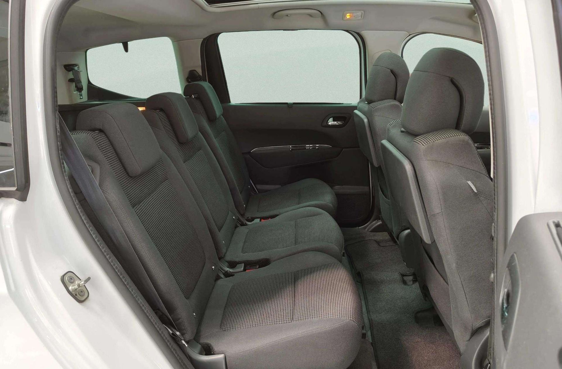 Peugeot 5008 1.6 BlueHDi Allure EAT6 7 plazas - foto 19