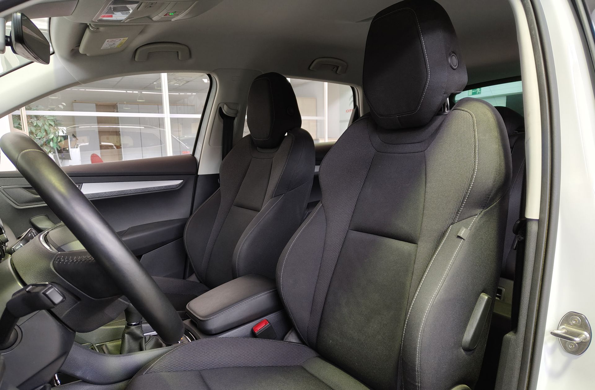 Škoda Karoq 2.0 TDI Selection - foto 9