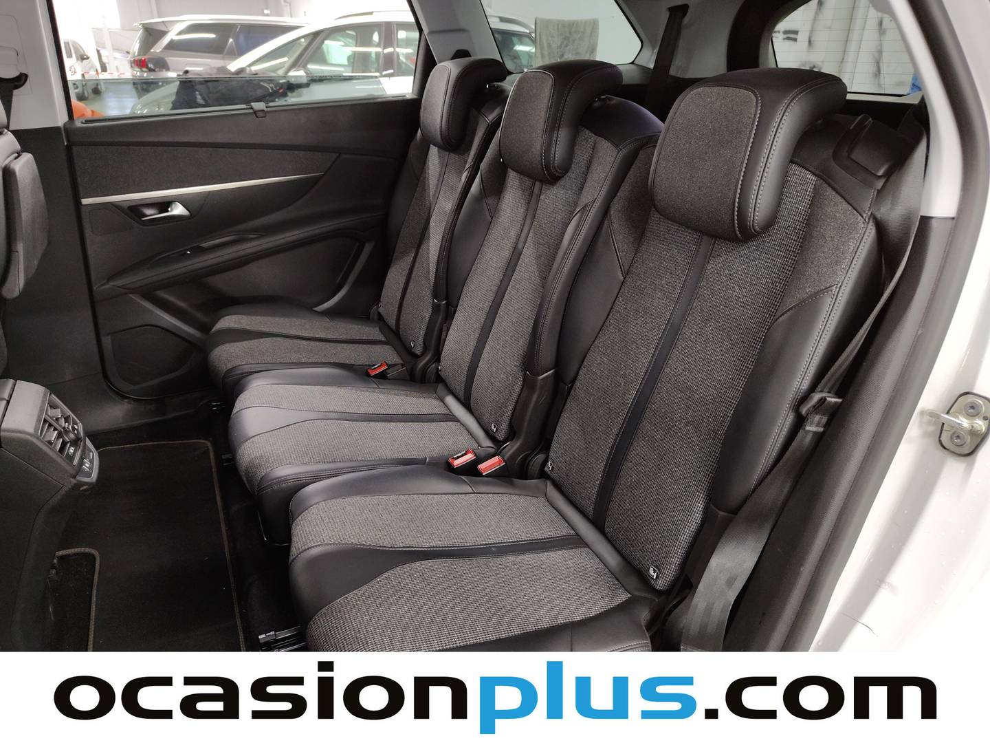 Foto asientos traseros Peugeot 5008 Peugeot 5008 PureTech 130 S&S Allure (130 CV) 7 Plazas