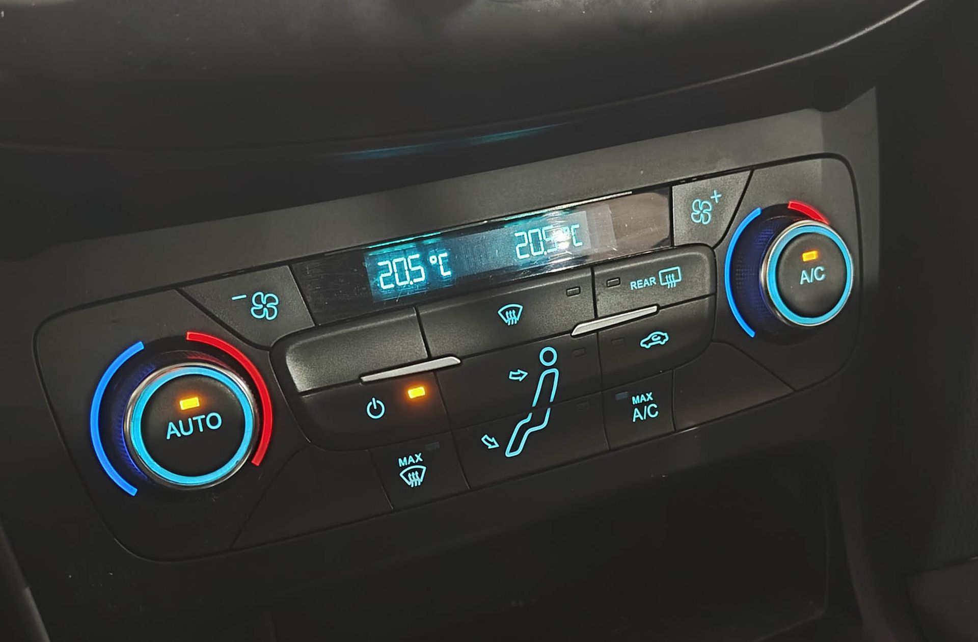 Ford Focus 1.0 EcoBoost Business - foto 33