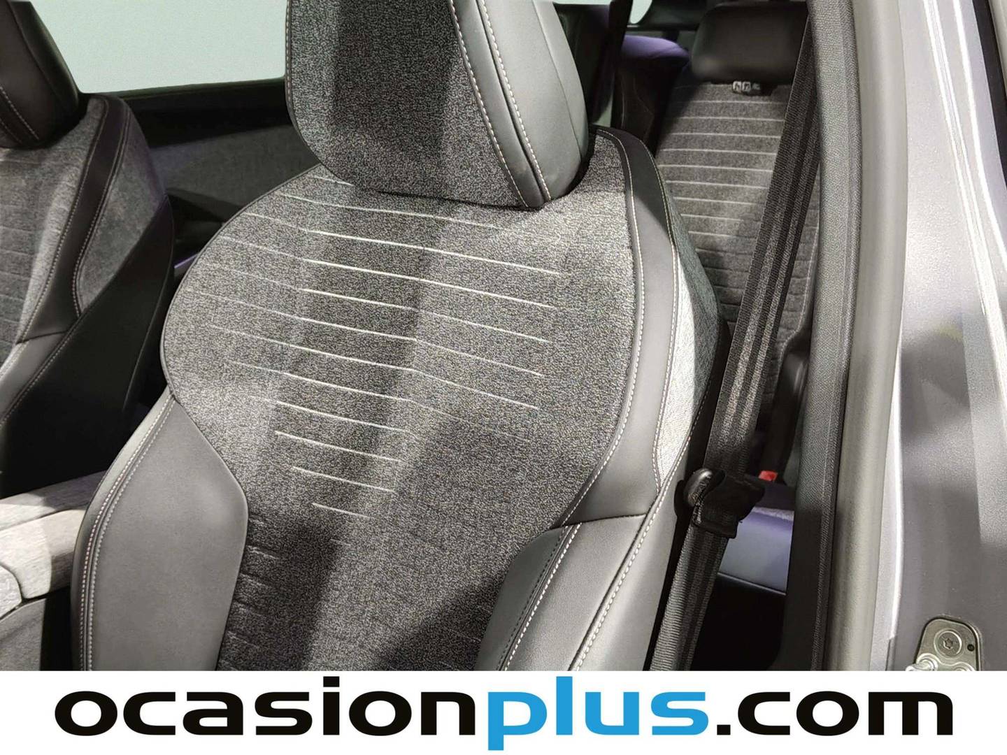 Foto Peugeot 5008 Hybrid Peugeot 5008 Hybrid 1.2 Allure eDCS6 (136 CV) 7 Plazas