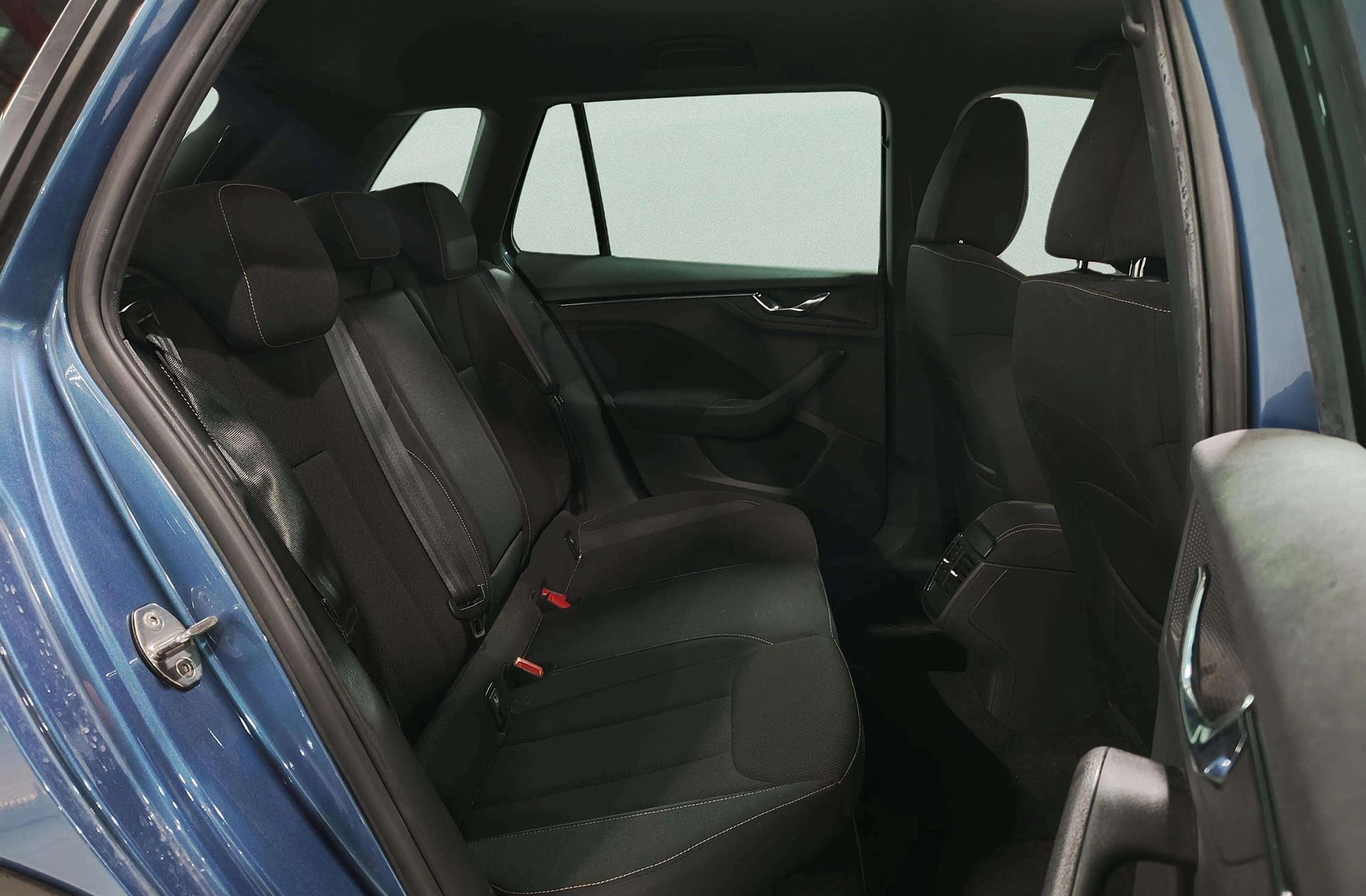 Škoda Kamiq 1.0 TSI Scout DSG - foto 16