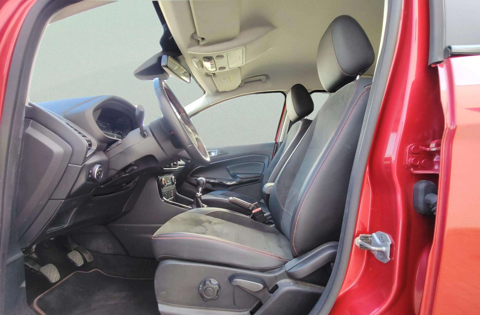 Ford EcoSport 1.0T EcoBoost ST Line - foto 11