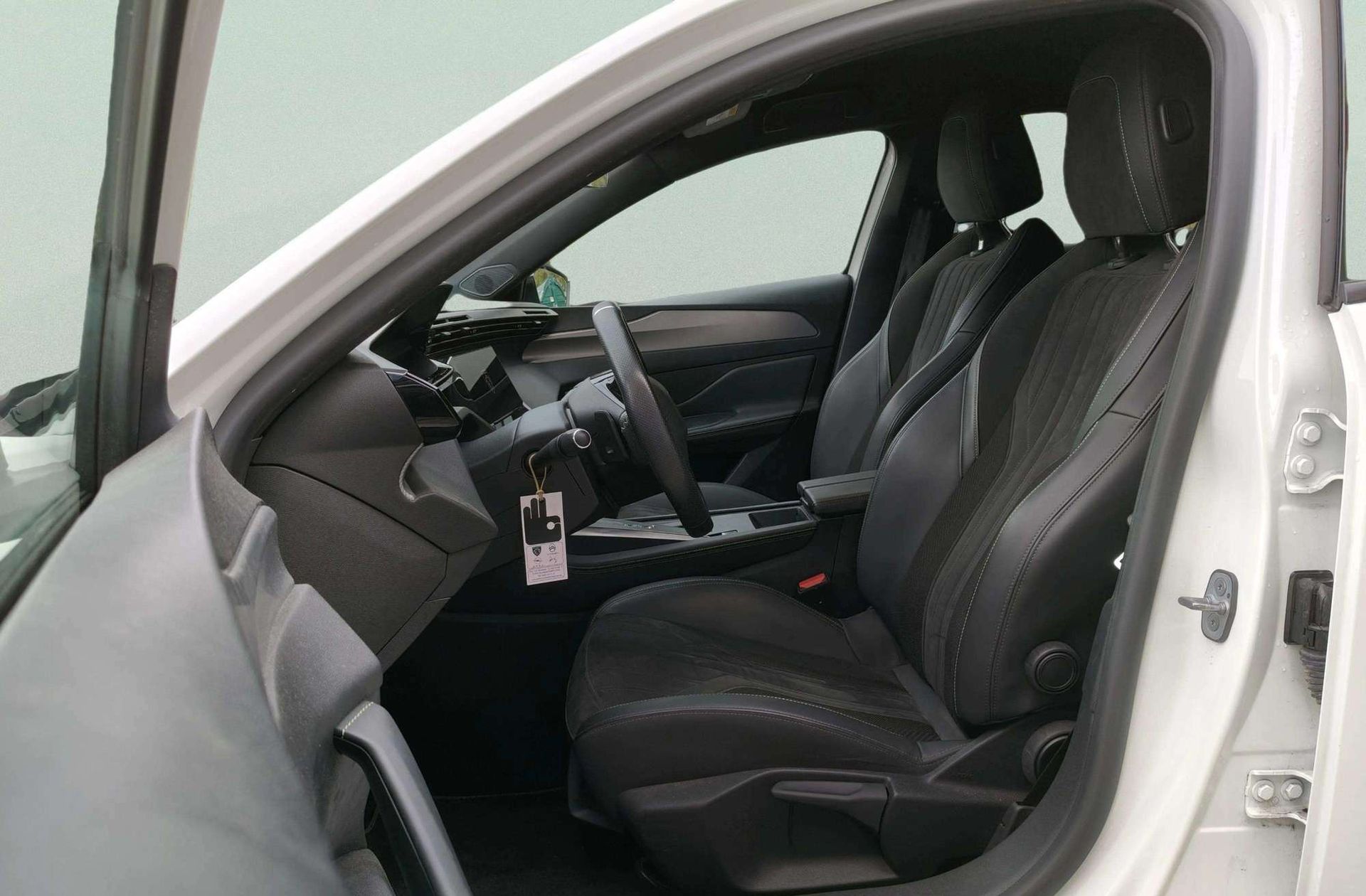 Peugeot 308 SW BlueHDi 130 GT EAT8 - foto 12