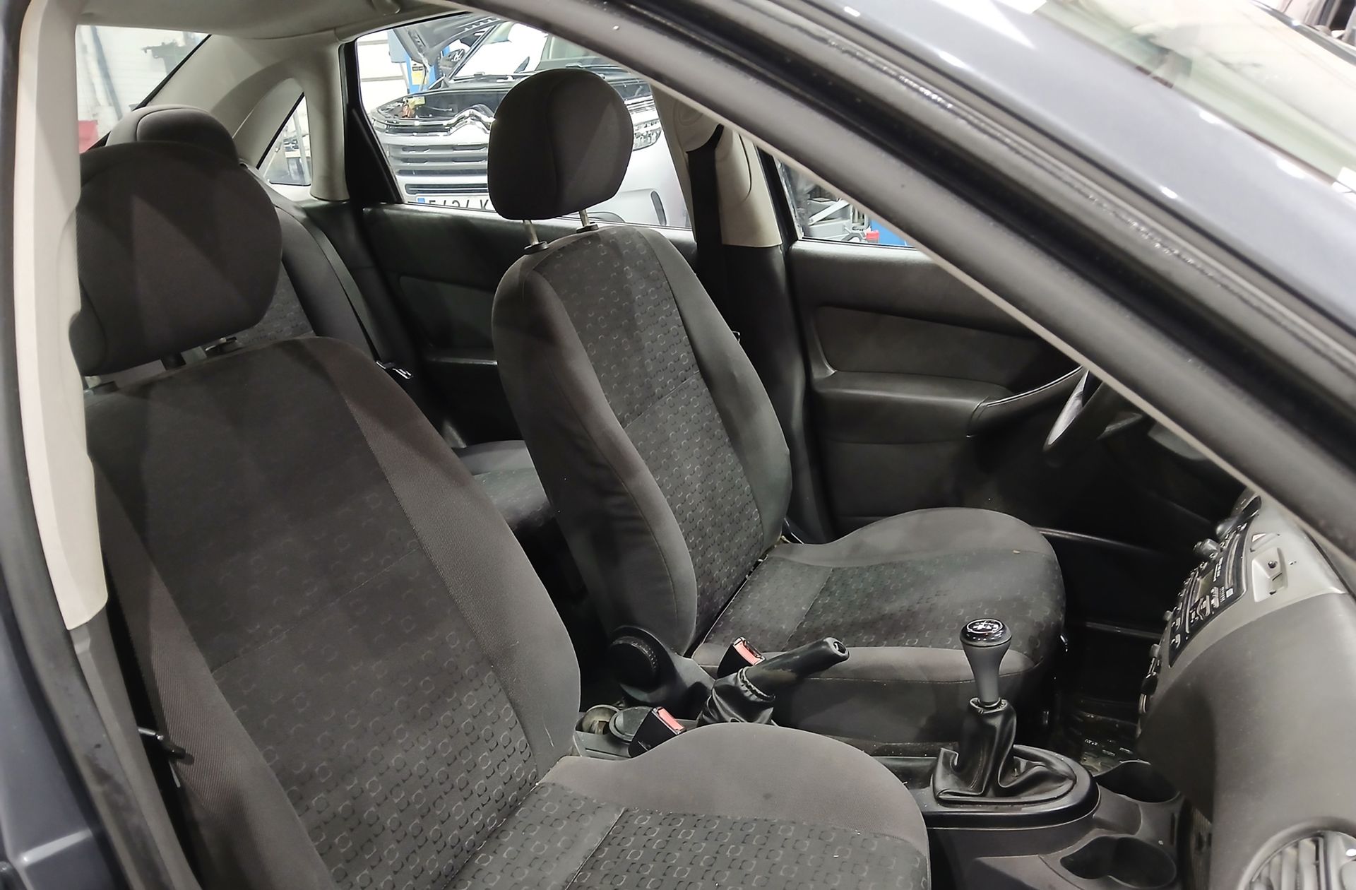 Ford Focus 1.6 Sedan Ghia - foto 15