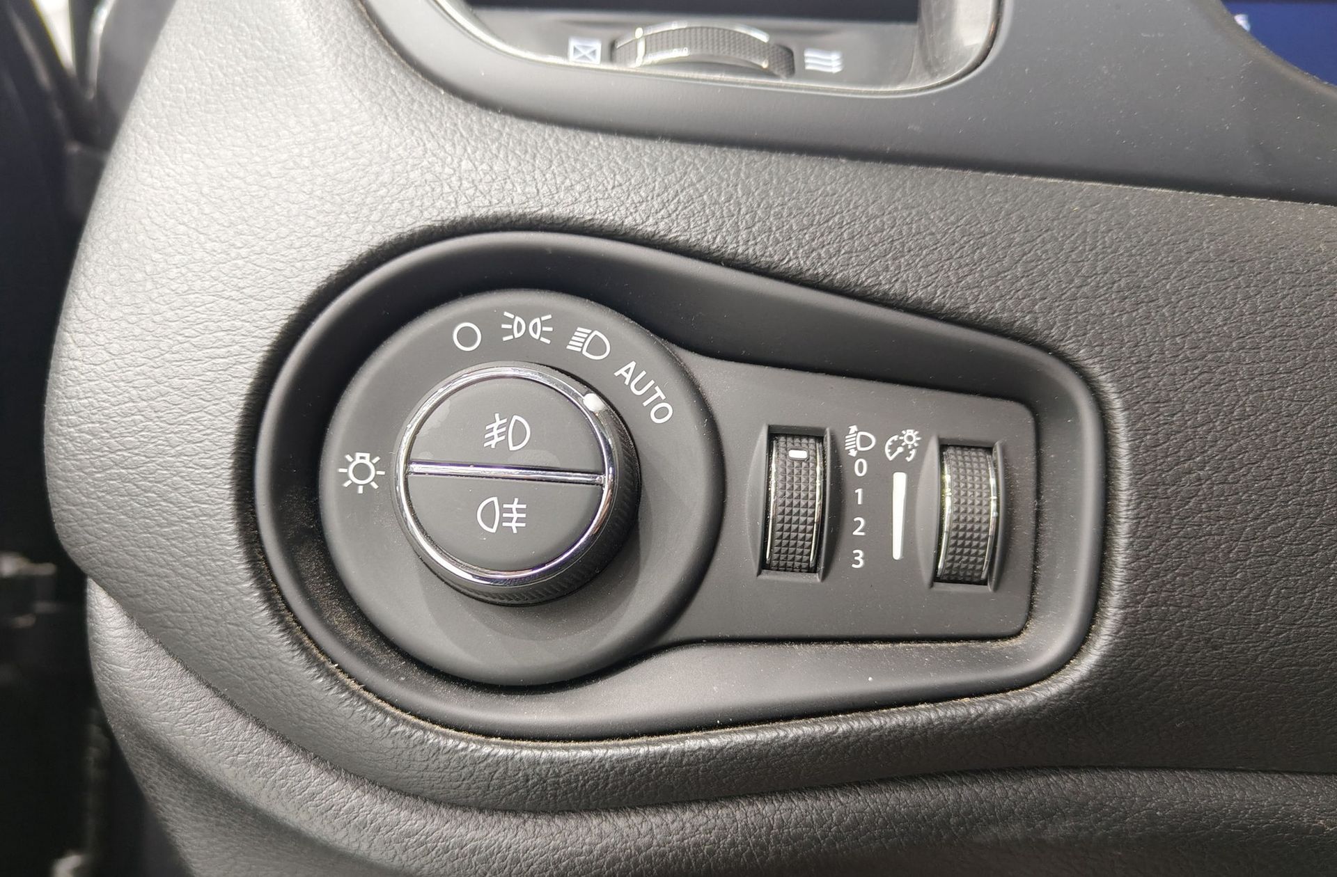 Jeep Renegade eHybrid 1.5 Limited ATX - foto 12
