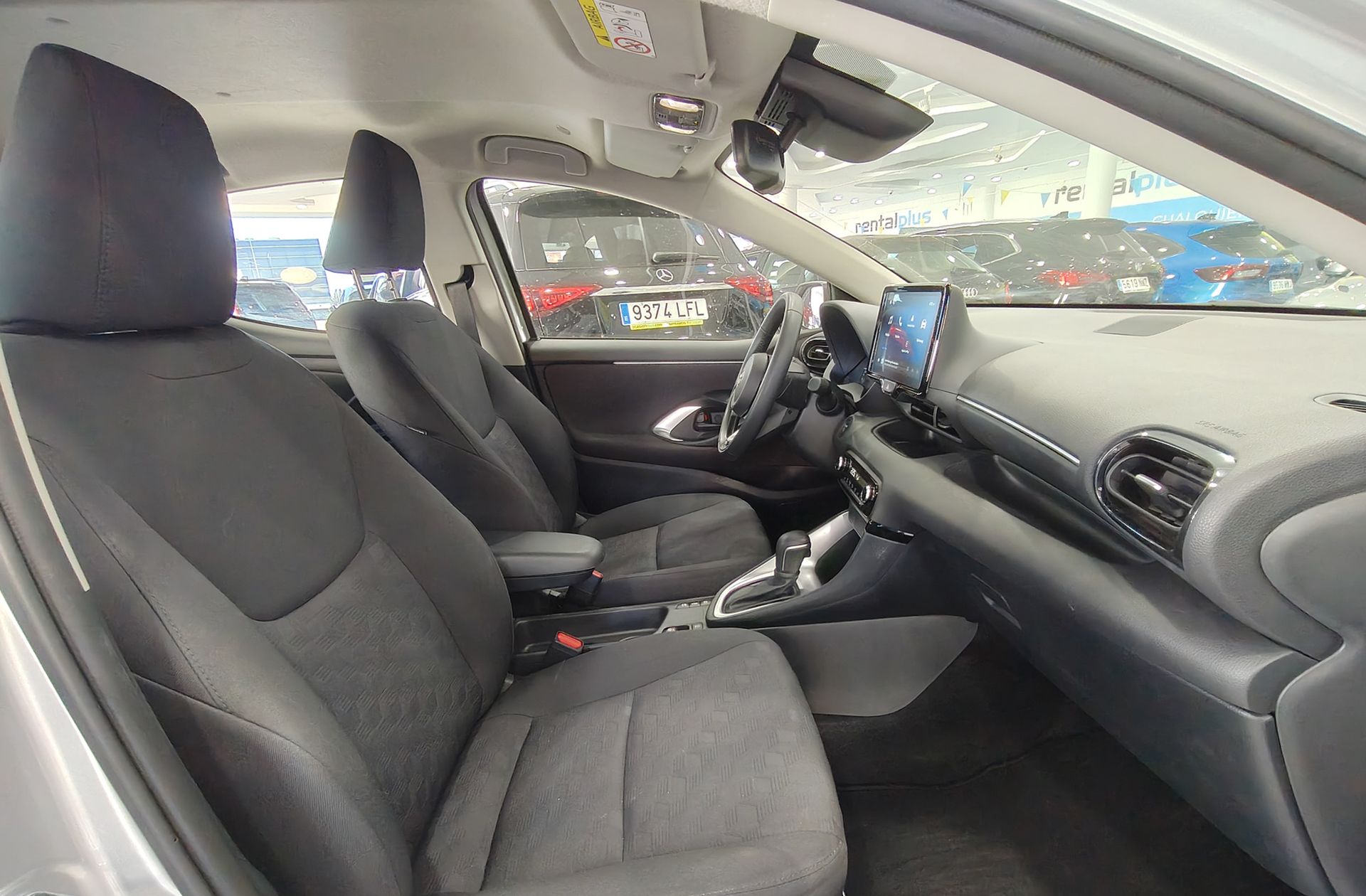 Toyota Yaris 120H Active Plus - foto 17