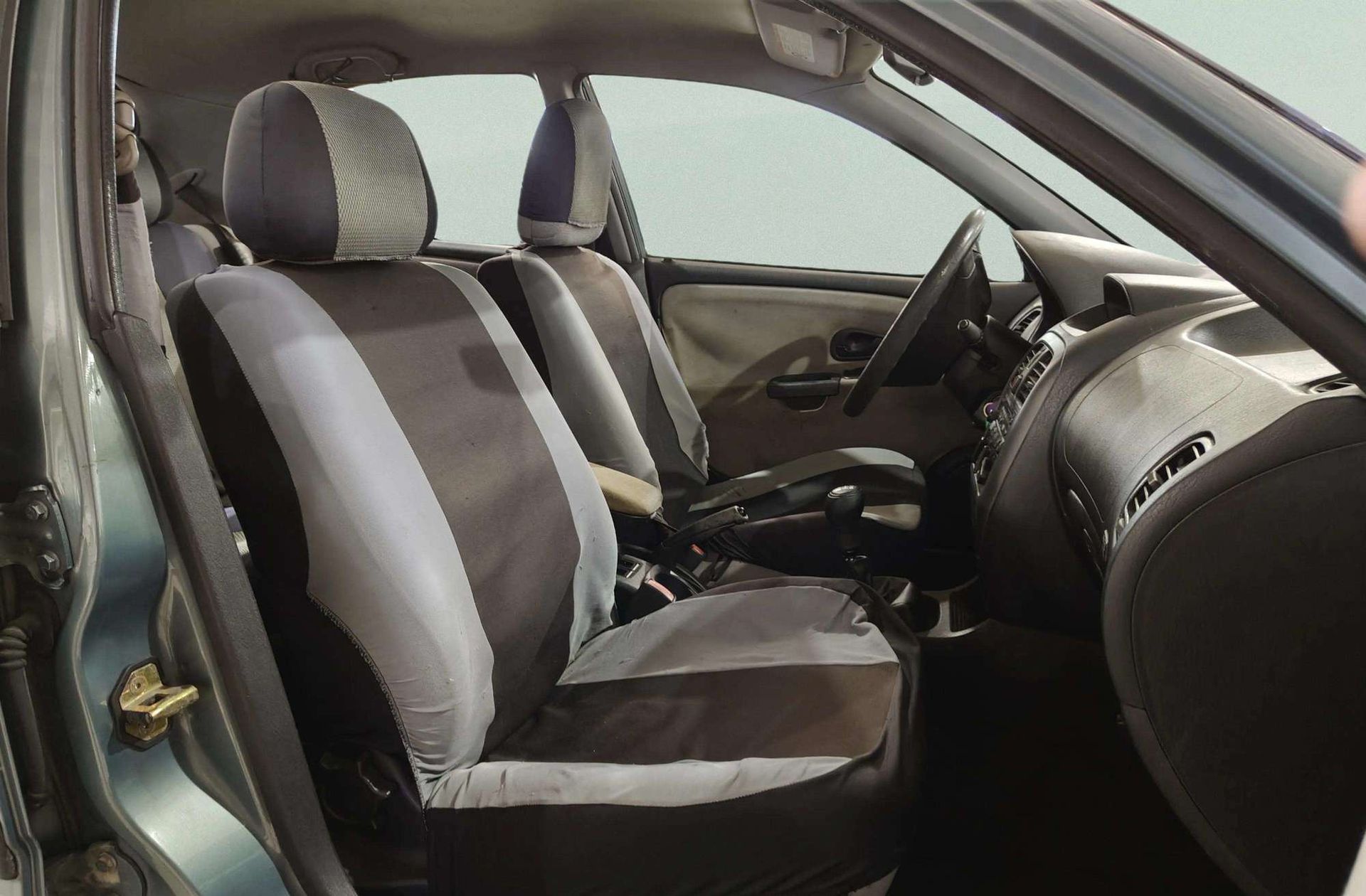 Mitsubishi Carisma 1.9 DI-D Comfort - foto 13