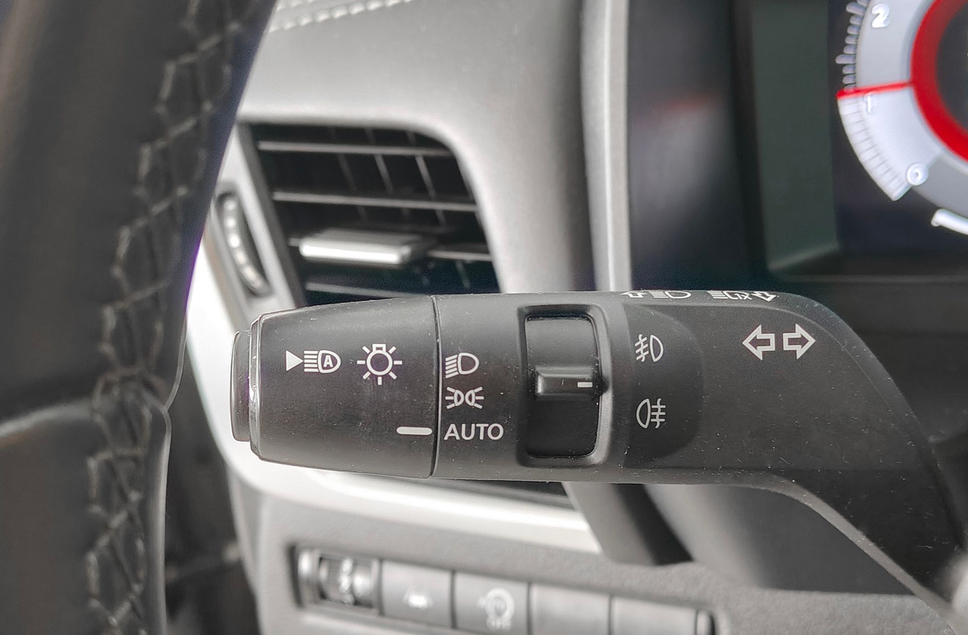 Nissan Qashqai DIG-T 140 N-Connecta - foto 28