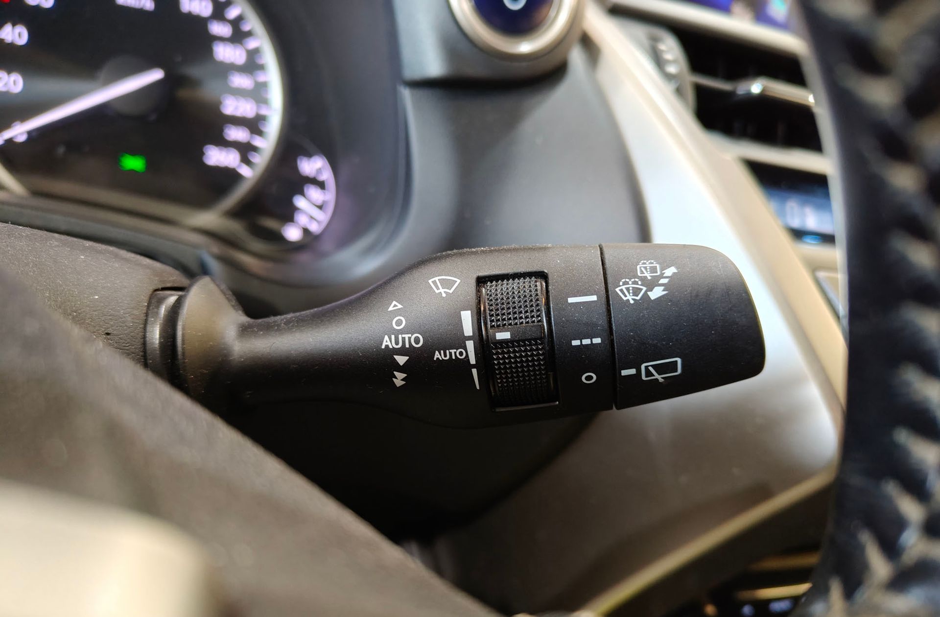 Lexus NX 300h Sport Edition 2WD - foto 28