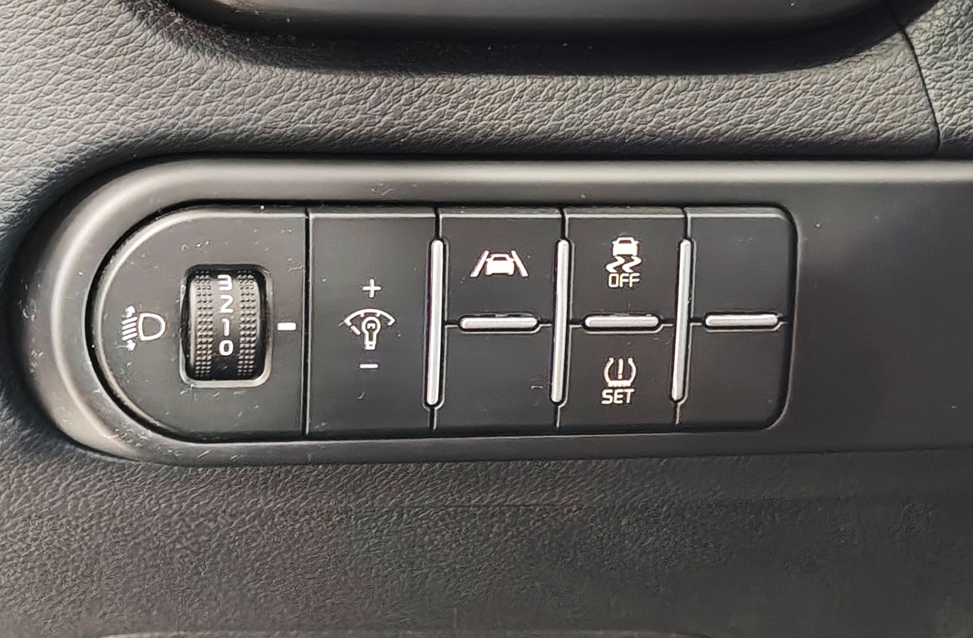 Kia Ceed 1.6 MHEV iMT Drive - foto 32