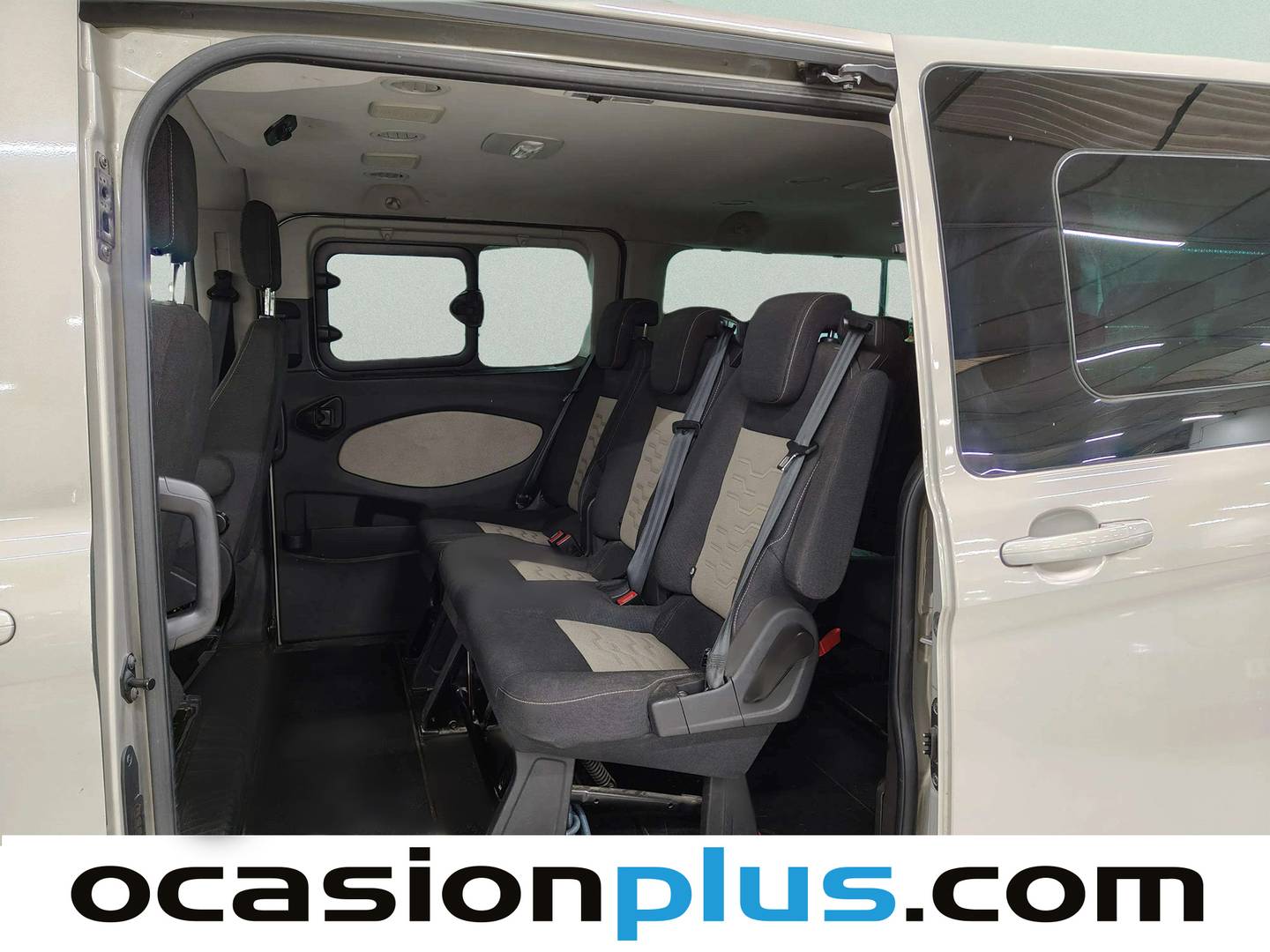 Foto asientos traseros Ford Tourneo Custom Ford Tourneo Custom 2.0 TDCI L1 Titanium (170 CV) 8 Plazas