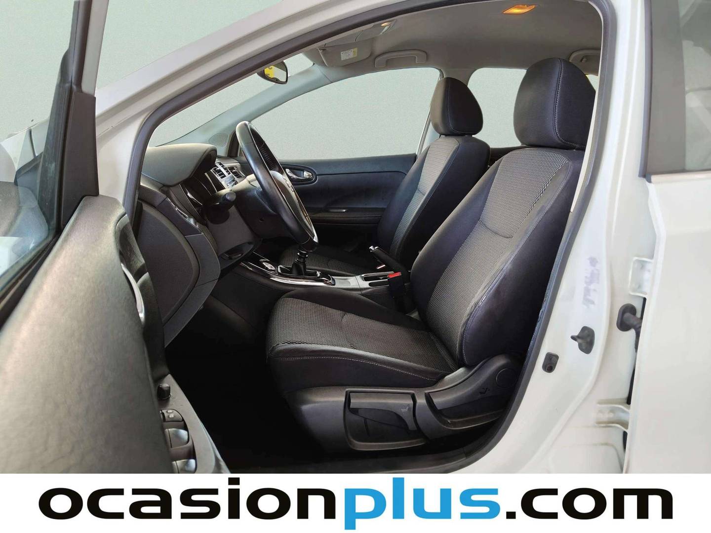 Foto asientos delanteros Nissan PULSAR Nissan Pulsar 1.5 dCi Acenta (110 CV)