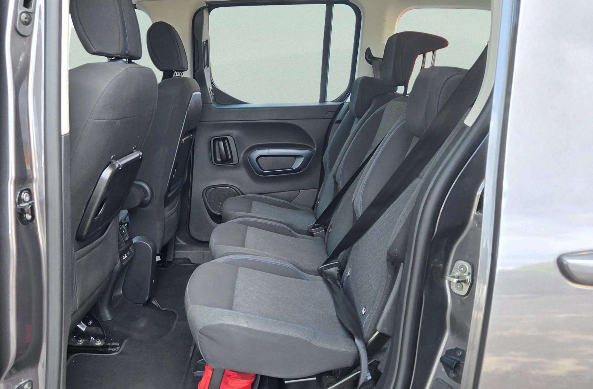 Peugeot Rifter BlueHDi 130 Allure Long 7 plazas - foto 12