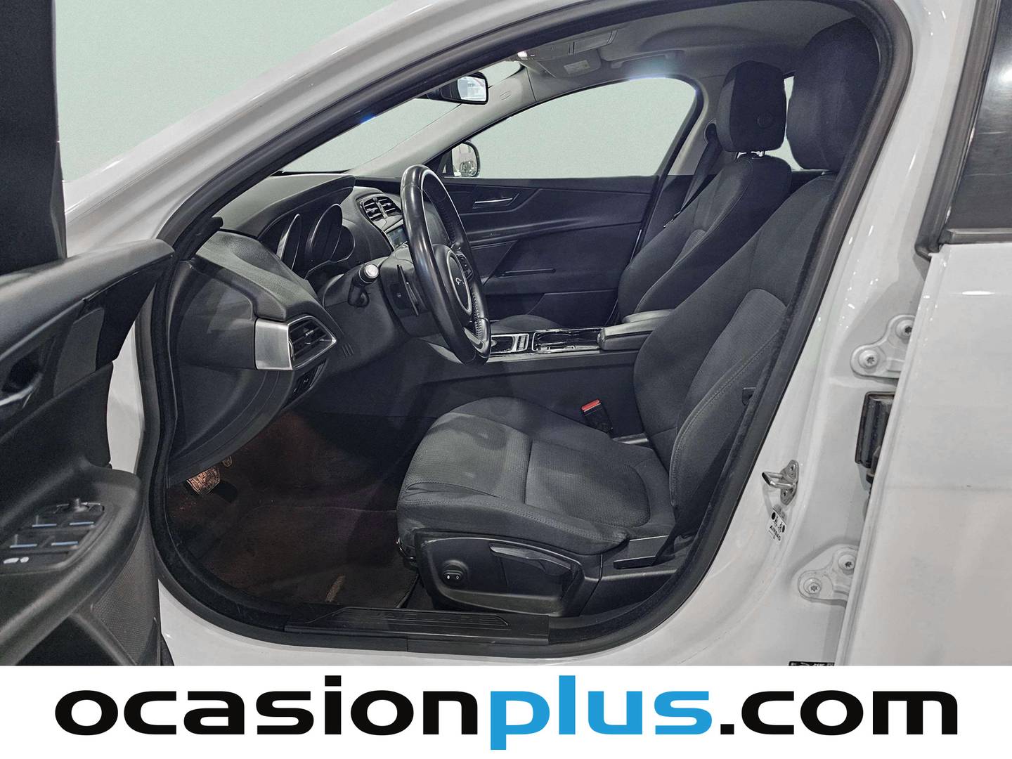 Foto asientos delanteros Jaguar XE Jaguar XE 2.0 Diesel XE-Pure RWD (180 CV)