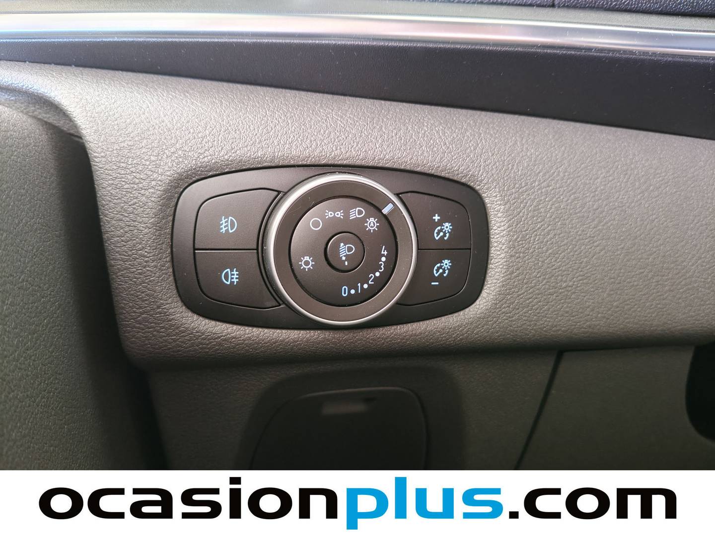 Foto Ford Tourneo Custom Ford Tourneo Custom 2.0 TDCI L1 Titanium Auto (130 CV) 8 Plazas