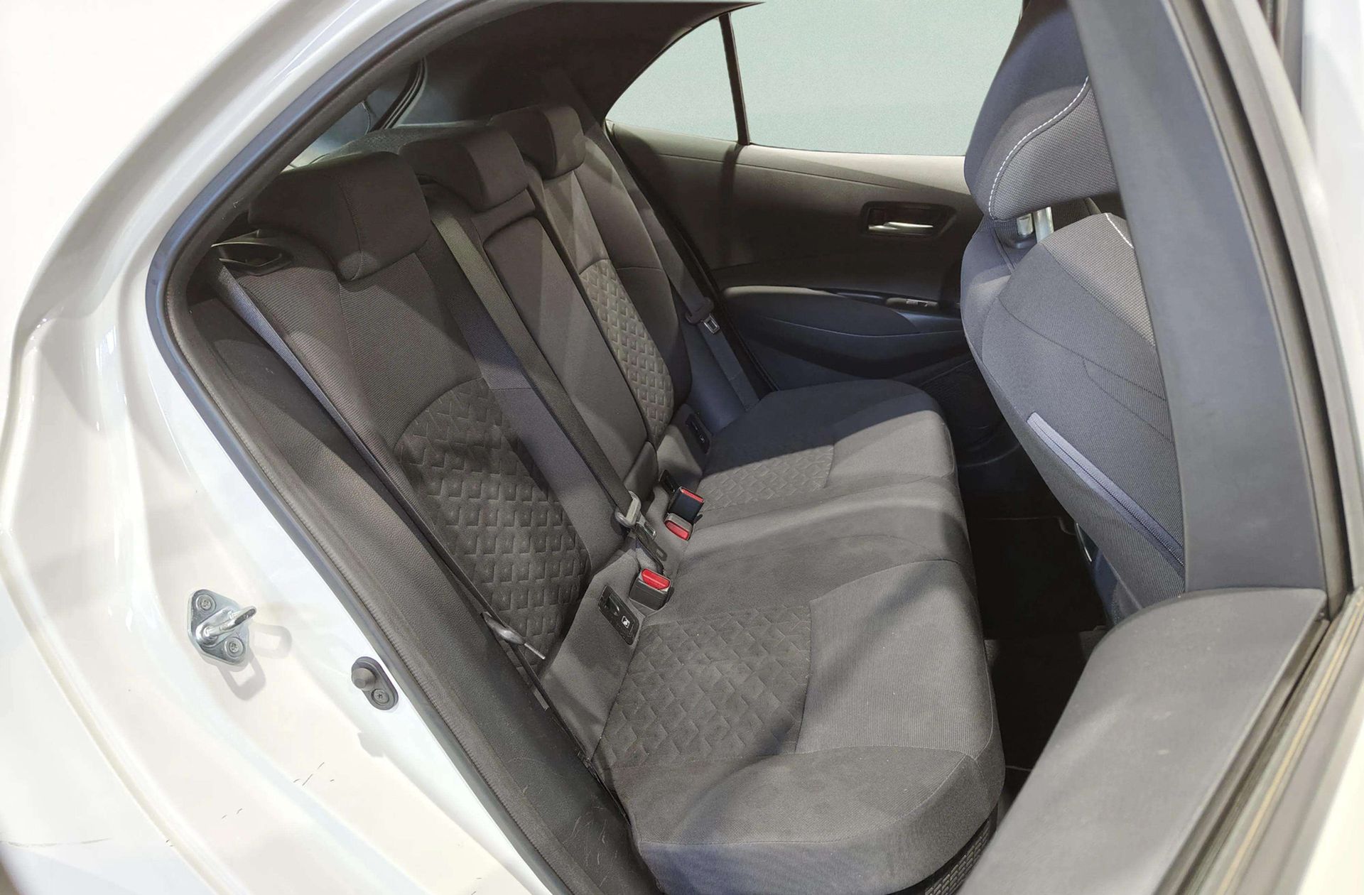 Toyota Corolla 1.8 125 Híbrido Active Tech E-CVT - foto 16