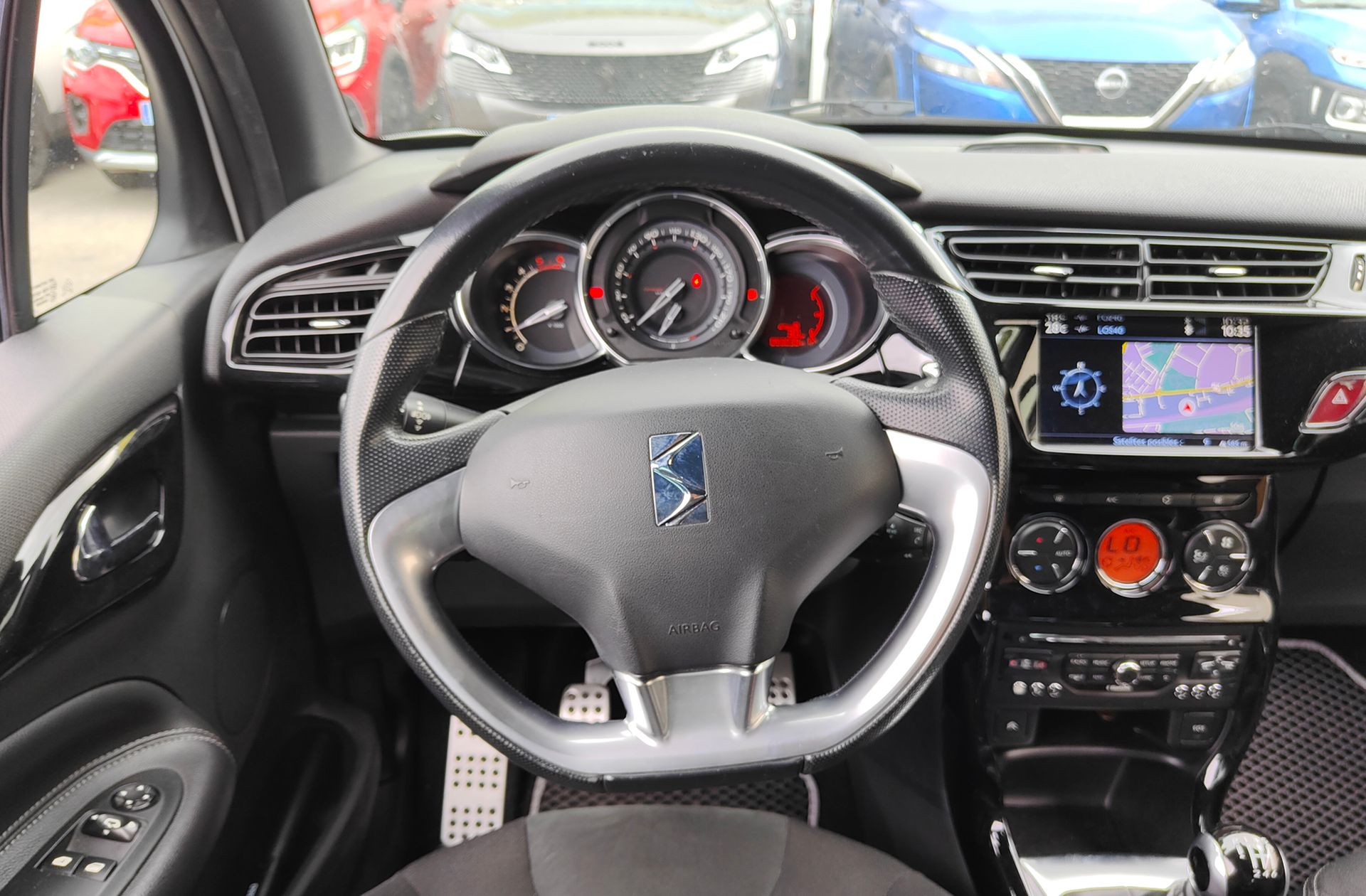 Citroën DS3 E-HDi 110 Sport - foto 23