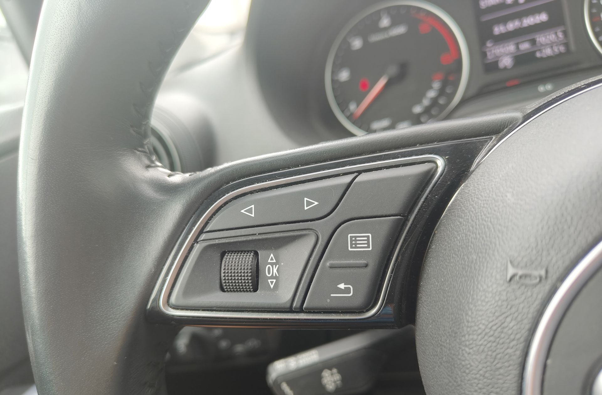 Audi Q2 sport 30 TDI - foto 24