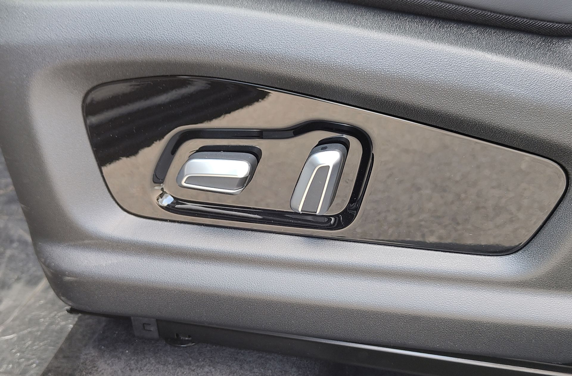 Jaecoo 7 1.5 T-GDi PHEV +1DHT Select FWD - foto 18